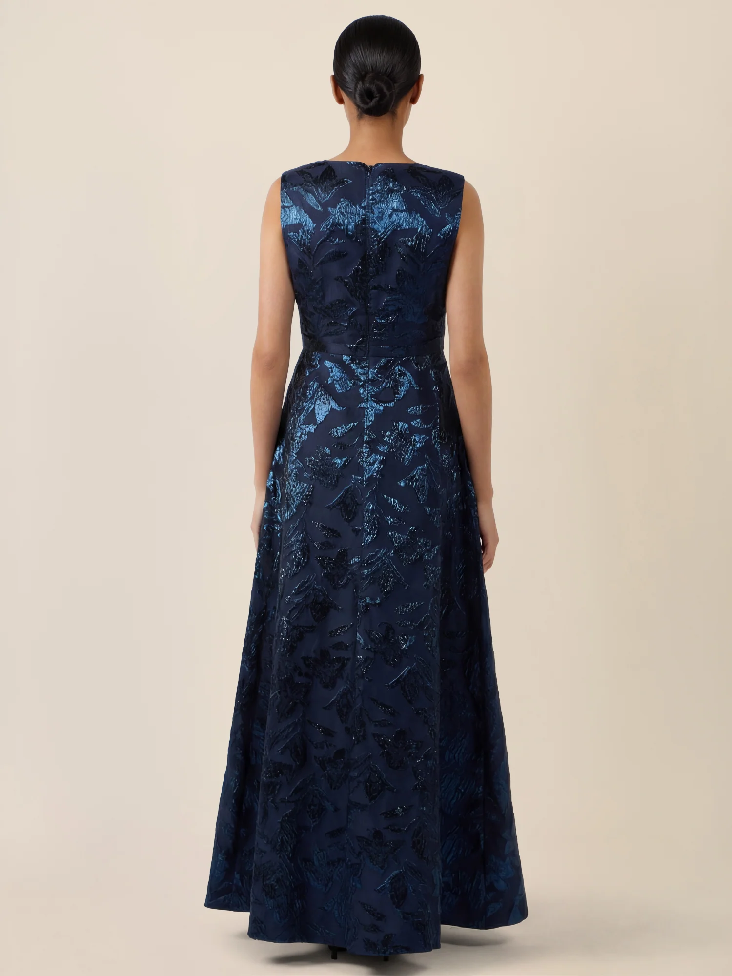APART Abendkleid mit floraler Struktur und Glanzfinish | nachtblau-metallic - Image 2