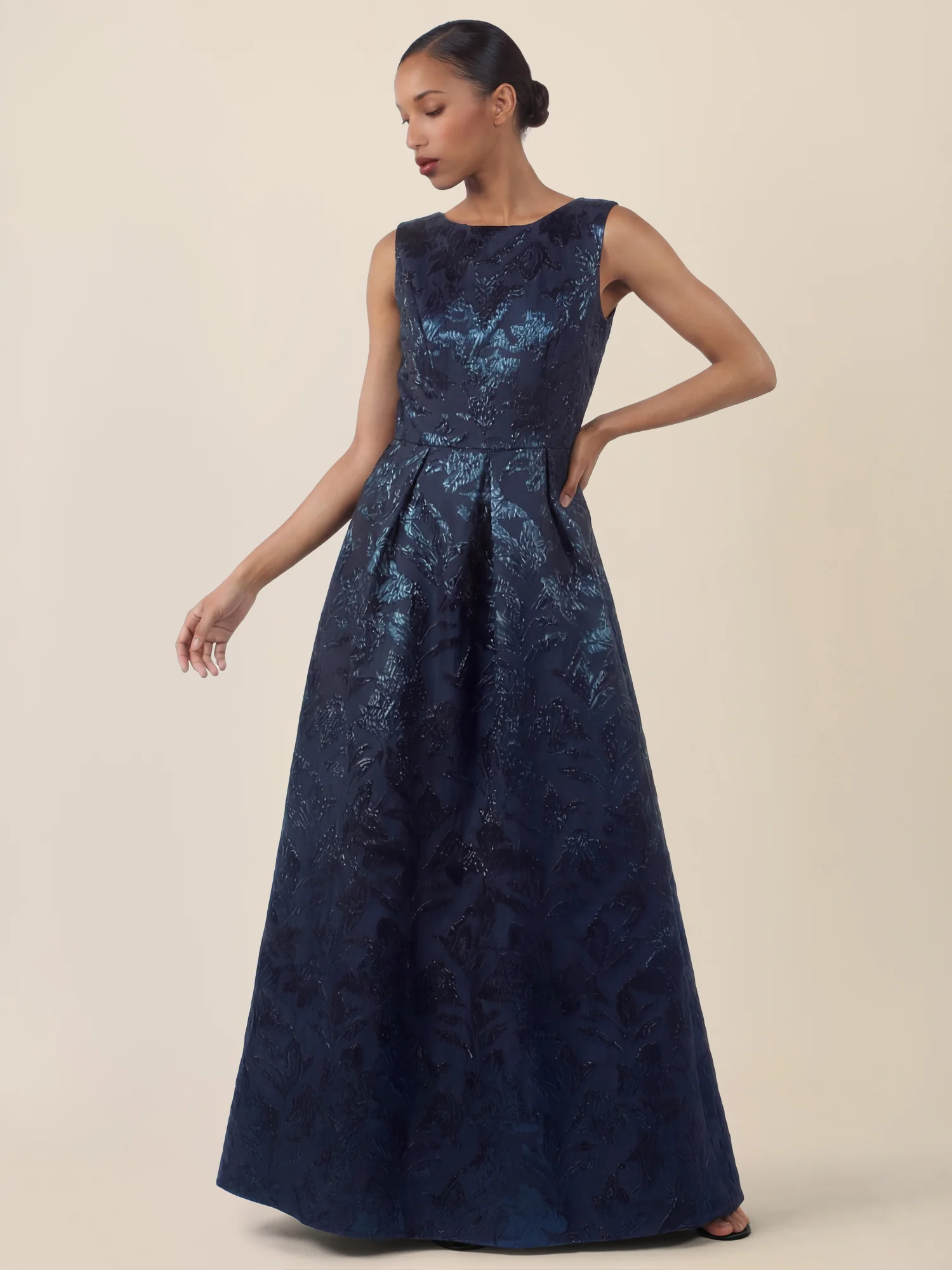APART Abendkleid mit floraler Struktur und Glanzfinish | nachtblau-metallic - Image 6