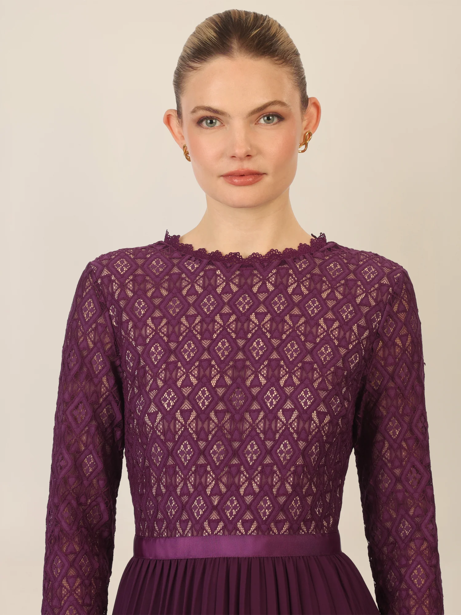 APART Abendkleid mit Plisseerock | dunkel lila - Image 4