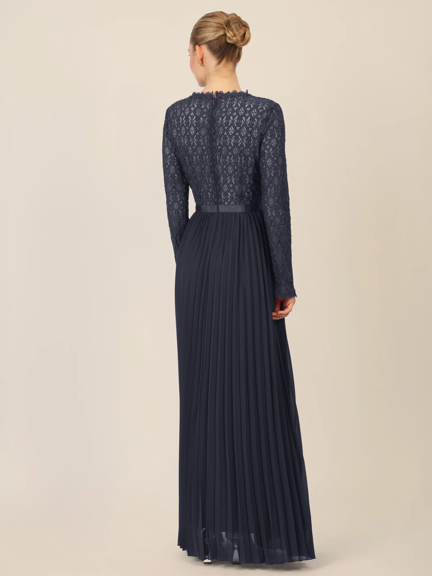 APART Abendkleid mit Plisseerock | nachtblau - Image 2