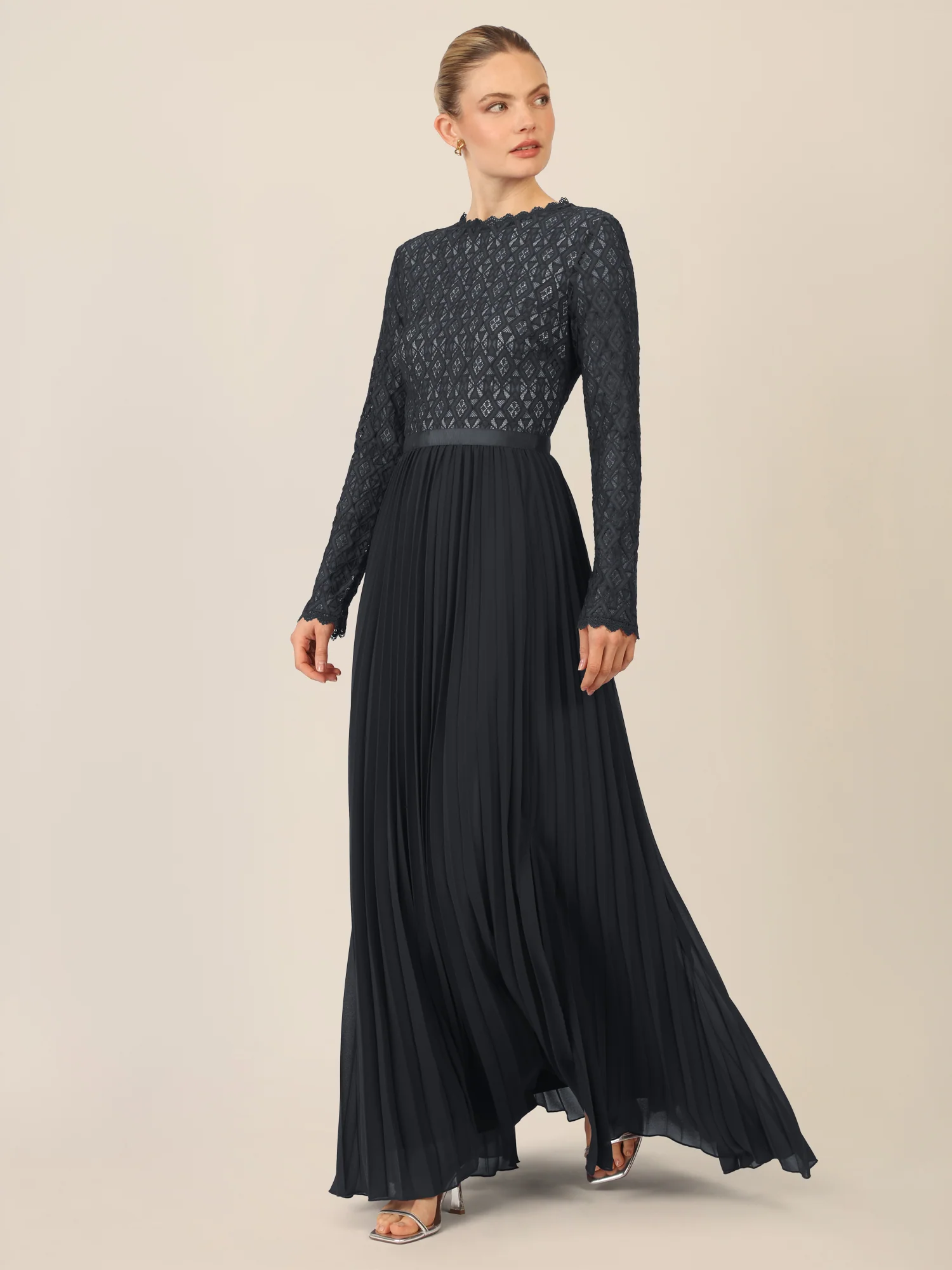 APART Abendkleid mit Plisseerock | schwarz