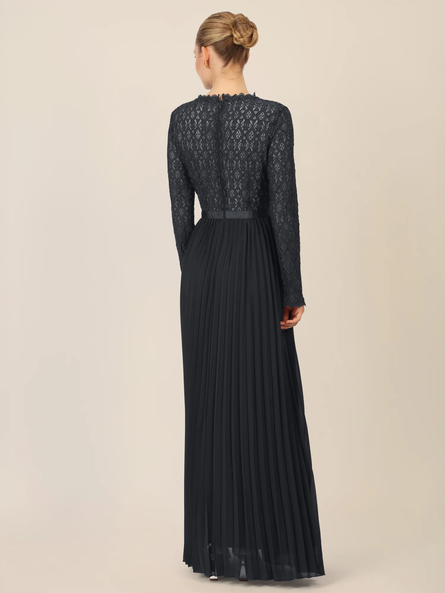 APART Abendkleid mit Plisseerock | schwarz - Image 2