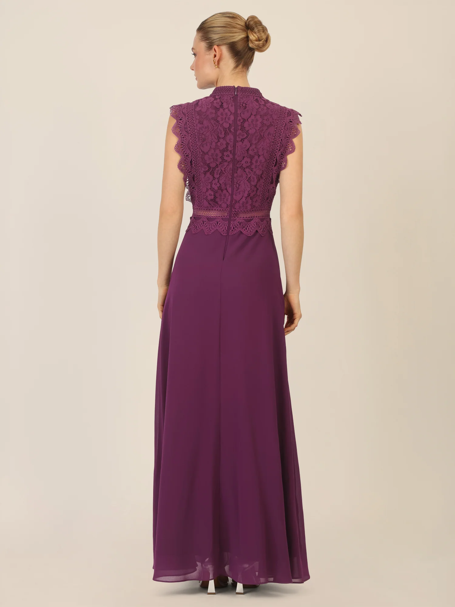 APART Abendkleid mit Spitze und transparentem Rückenteil | dunkel lila - Image 2