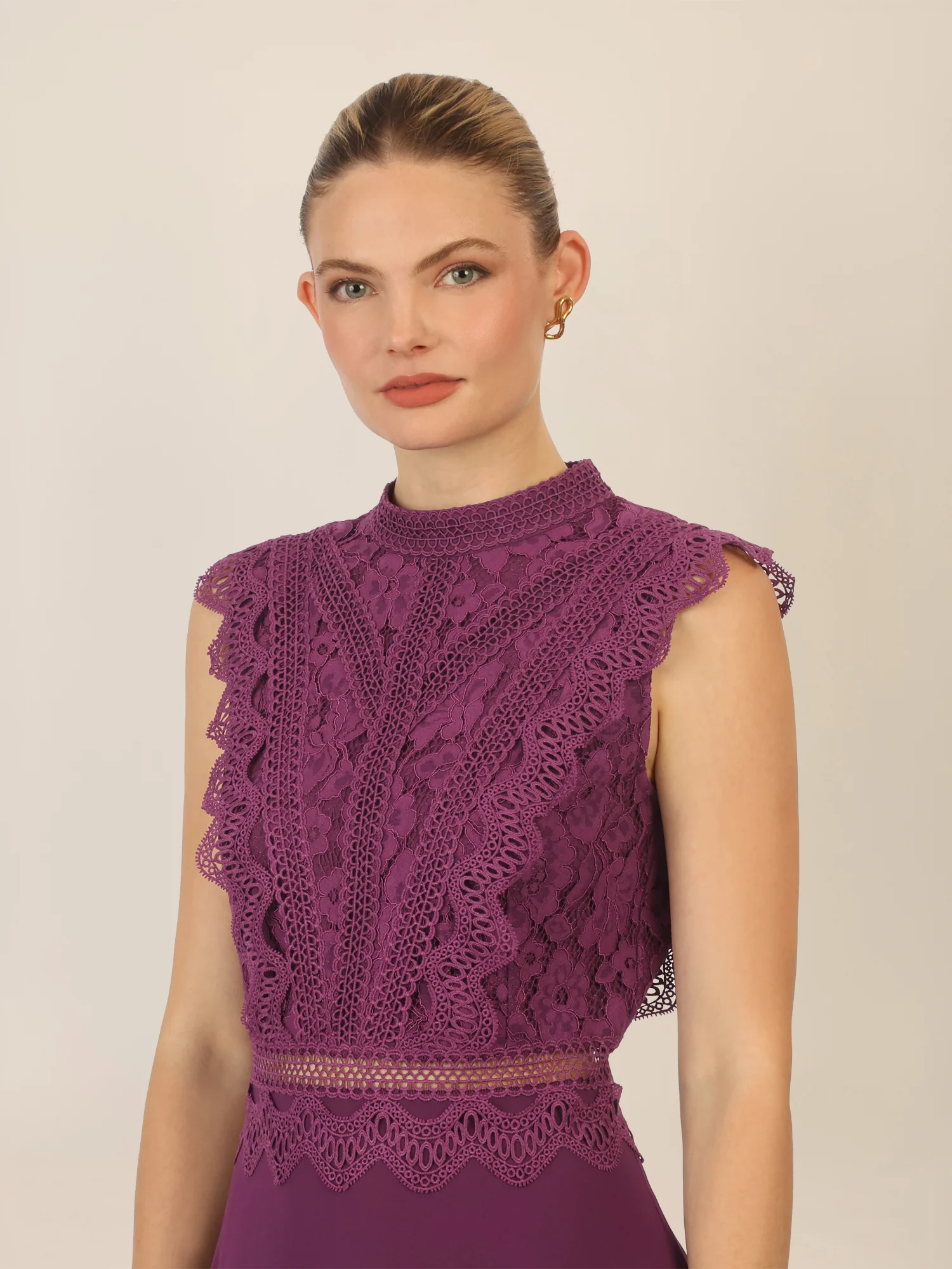 APART Abendkleid mit Spitze und transparentem Rückenteil | dunkel lila - Image 4