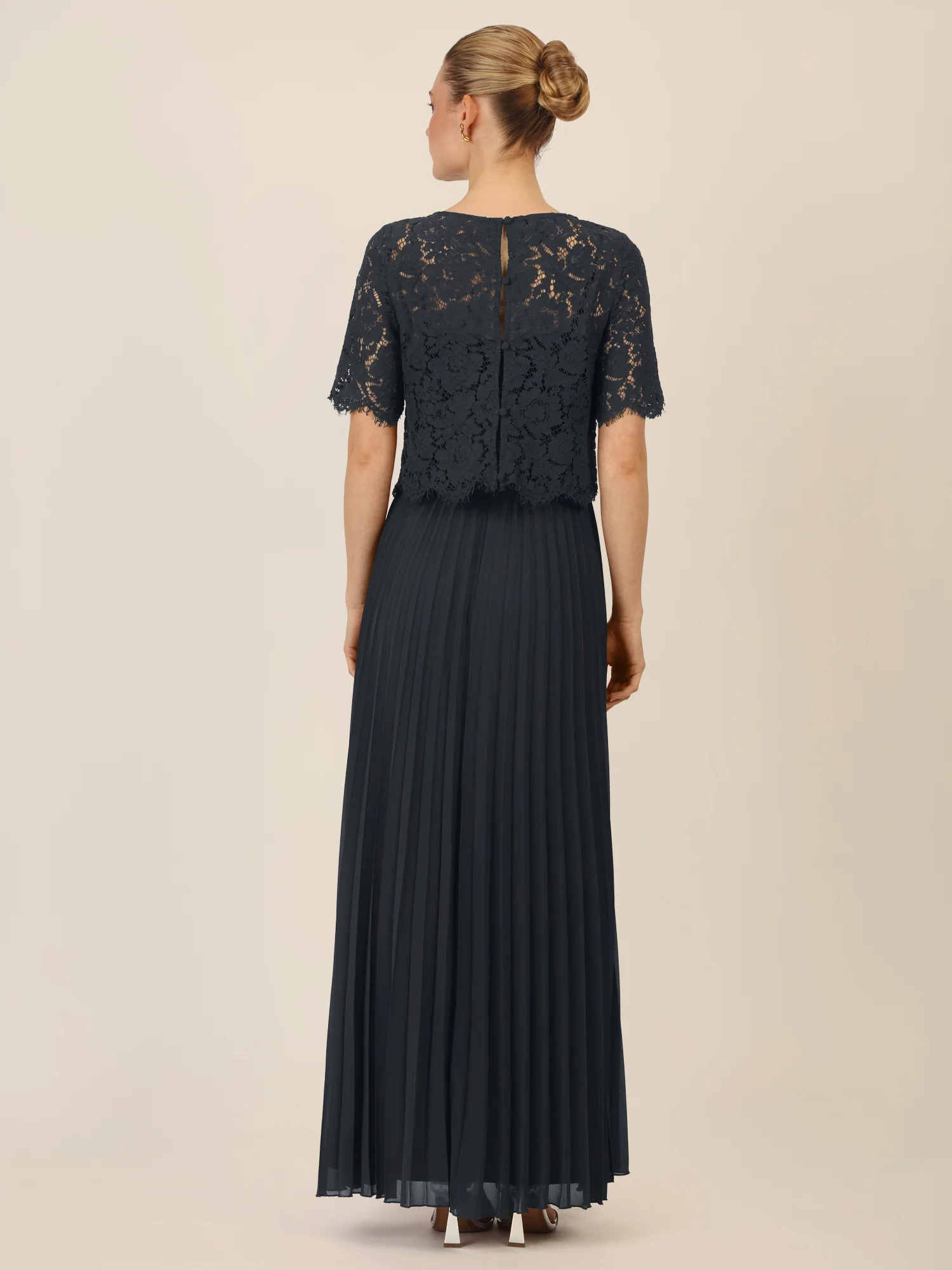 APART Abendkleid mit Spitzenjacke mit Spitzenoberteil und Plisseerock | schwarz - Image 2