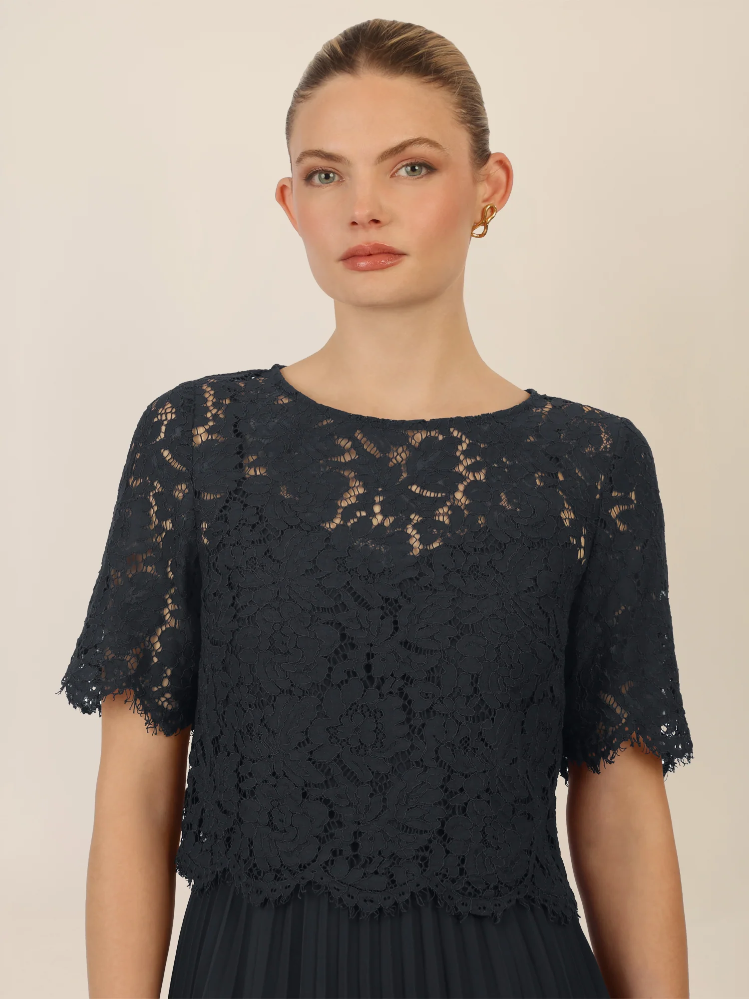 APART Abendkleid mit Spitzenjacke mit Spitzenoberteil und Plisseerock | schwarz - Image 4