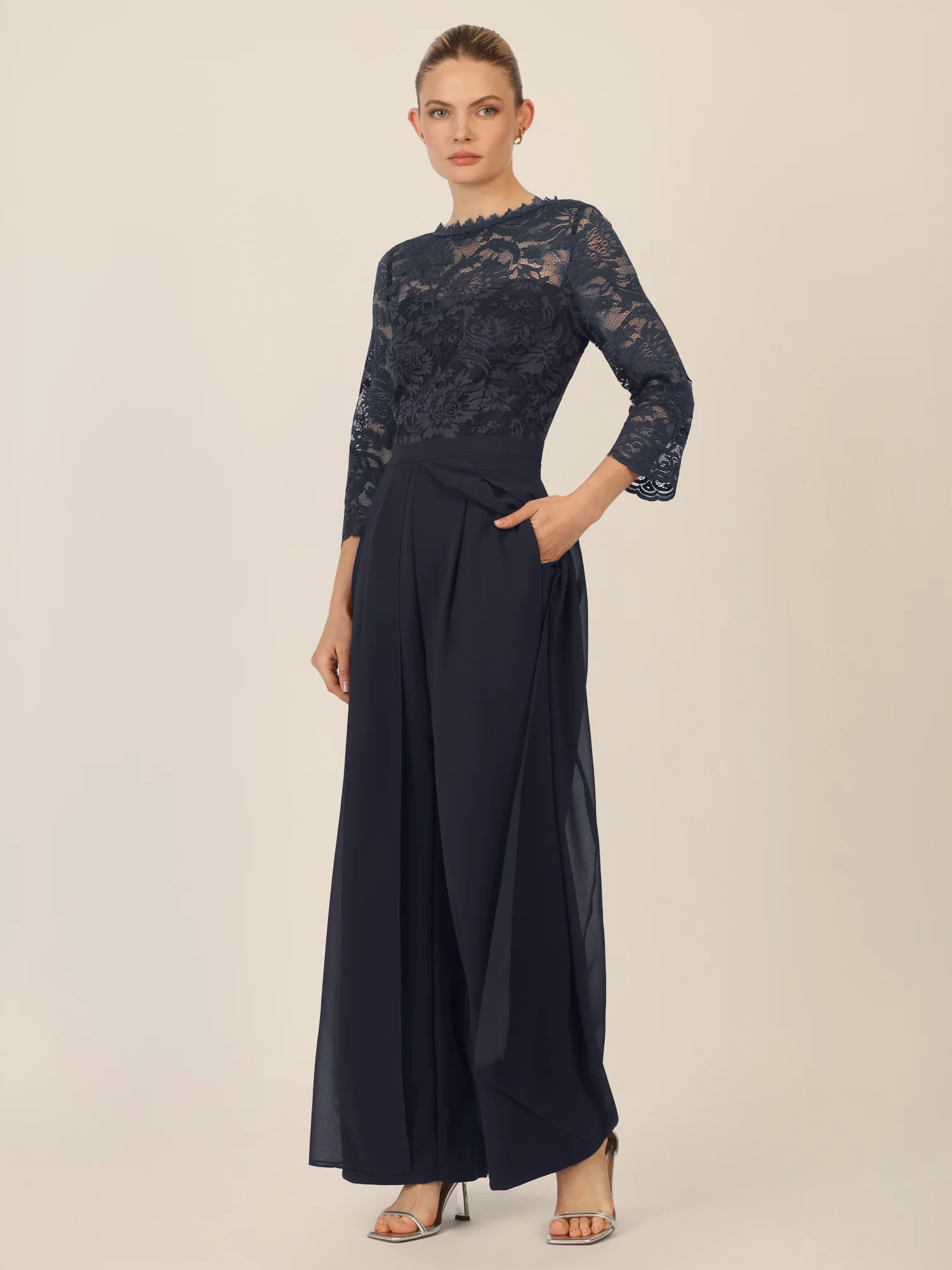 APART Abendoverall mit Spitzentop und weitem Bein | nachtblau