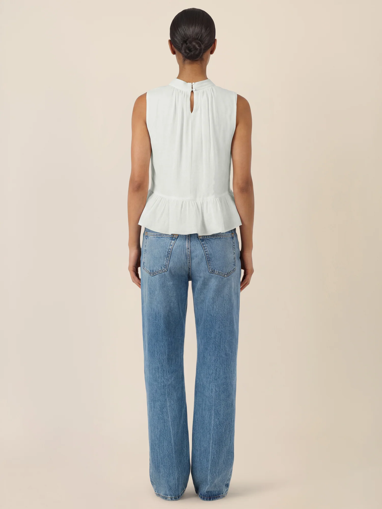 APART Ärmellose Bluse mit Rüschen-Saum | creme - Image 3