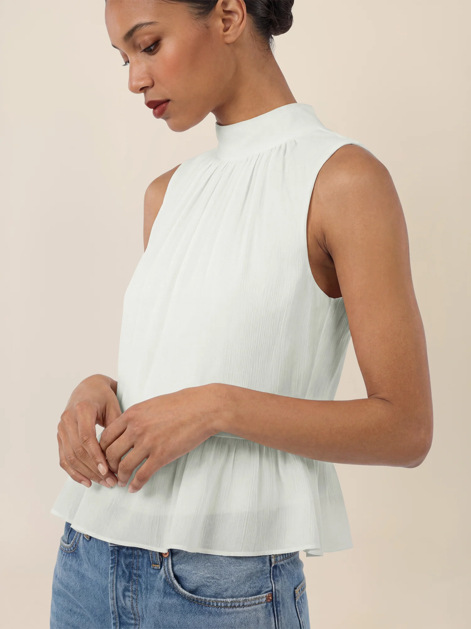 APART Ärmellose Bluse mit Rüschen-Saum | creme - Image 5