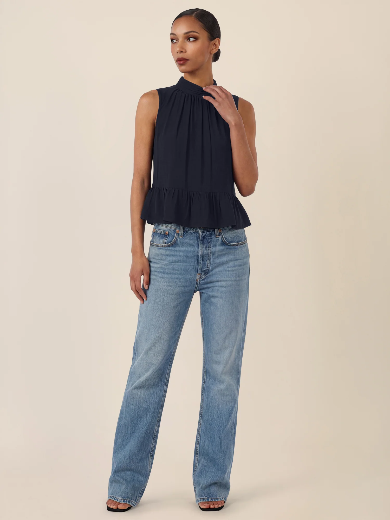 APART Ärmellose Bluse mit Rüschen-Saum | nachtblau - Image 6