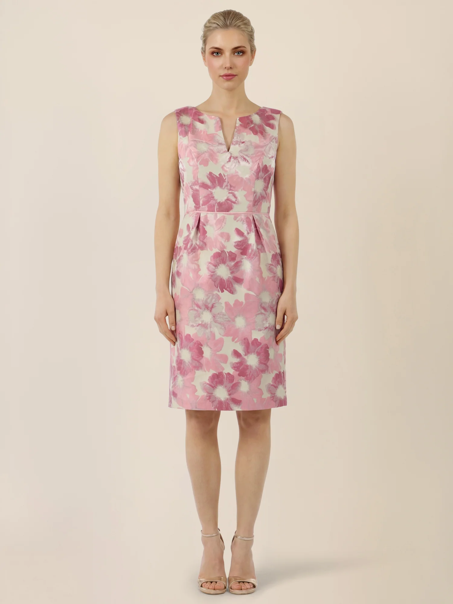 APART Ärmelloses Etuikleid mit floralem Jacquard | creme-rose