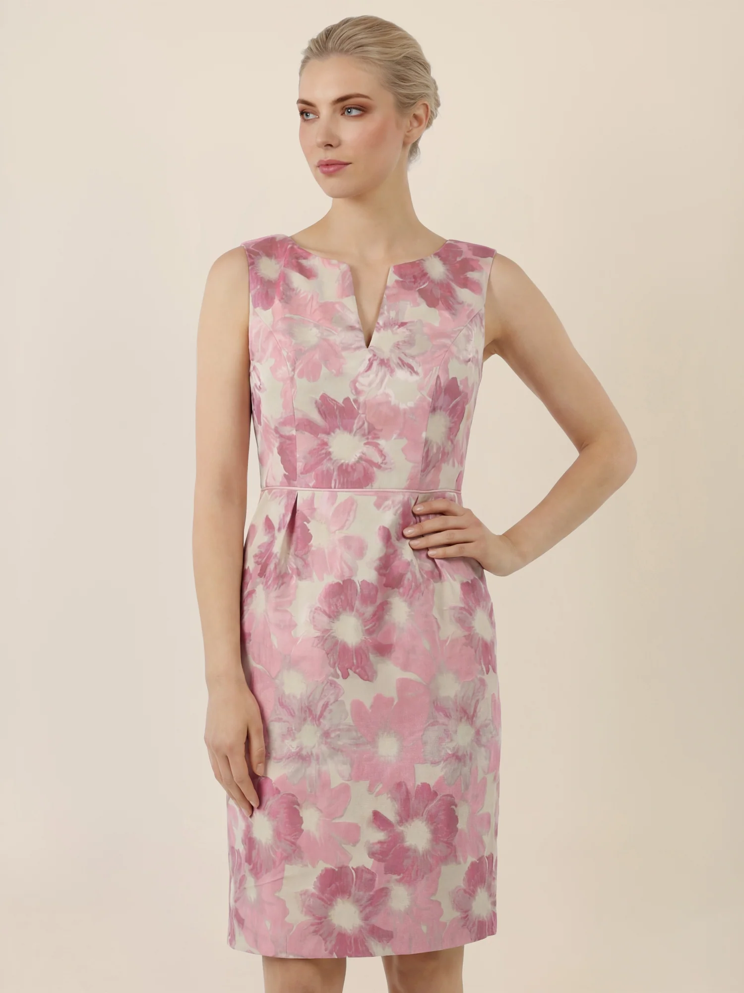 APART Ärmelloses Etuikleid mit floralem Jacquard | creme-rose - Image 4
