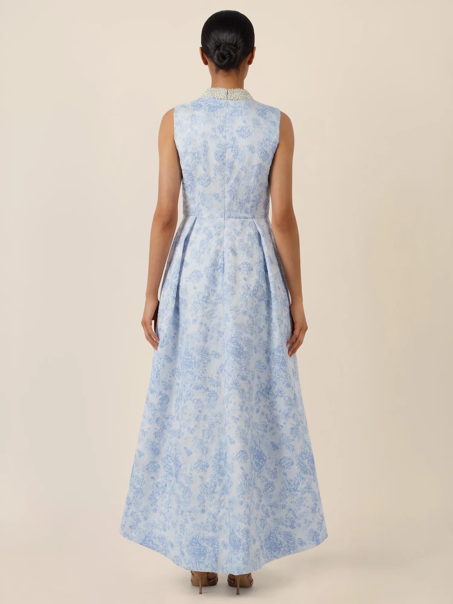 APART Ärmelloses Jacquardkleid mit Perlenkragen | hellblau - Image 2