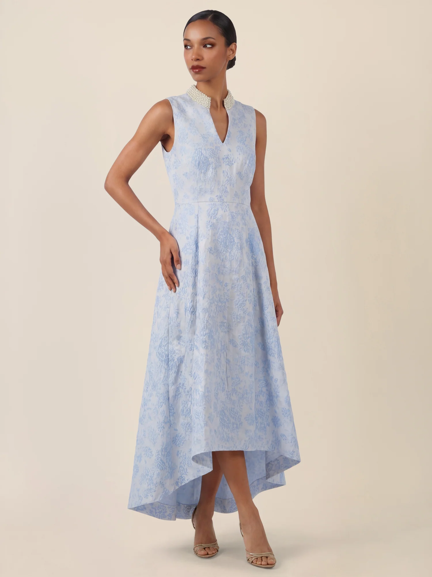 APART Ärmelloses Jacquardkleid mit Perlenkragen | hellblau - Image 5