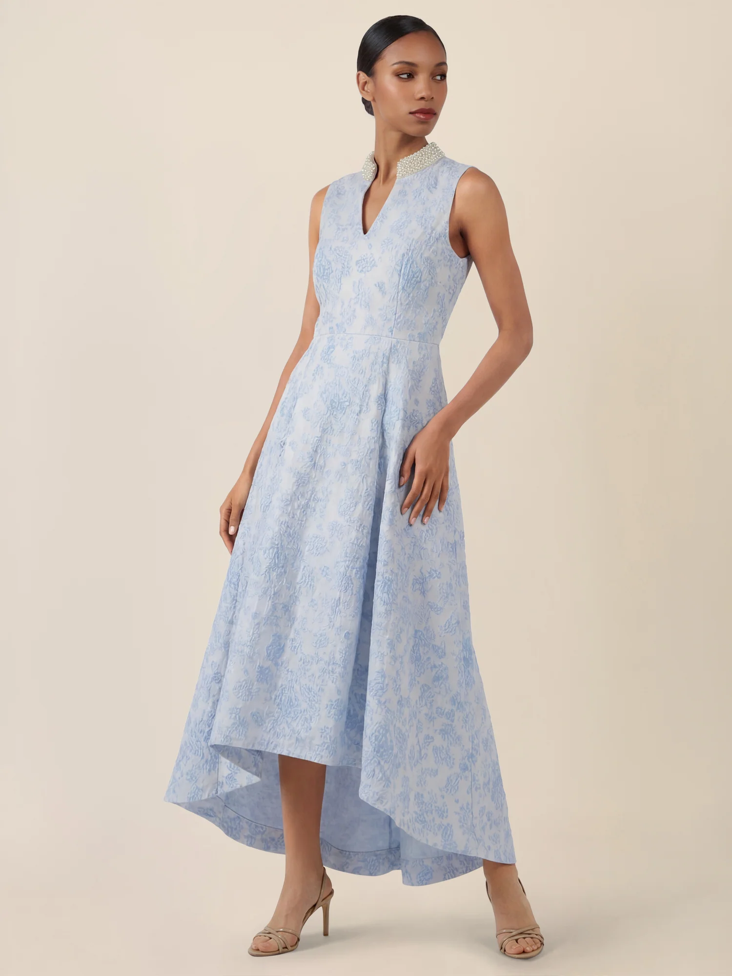 APART Ärmelloses Jacquardkleid mit Perlenkragen | hellblau - Image 6