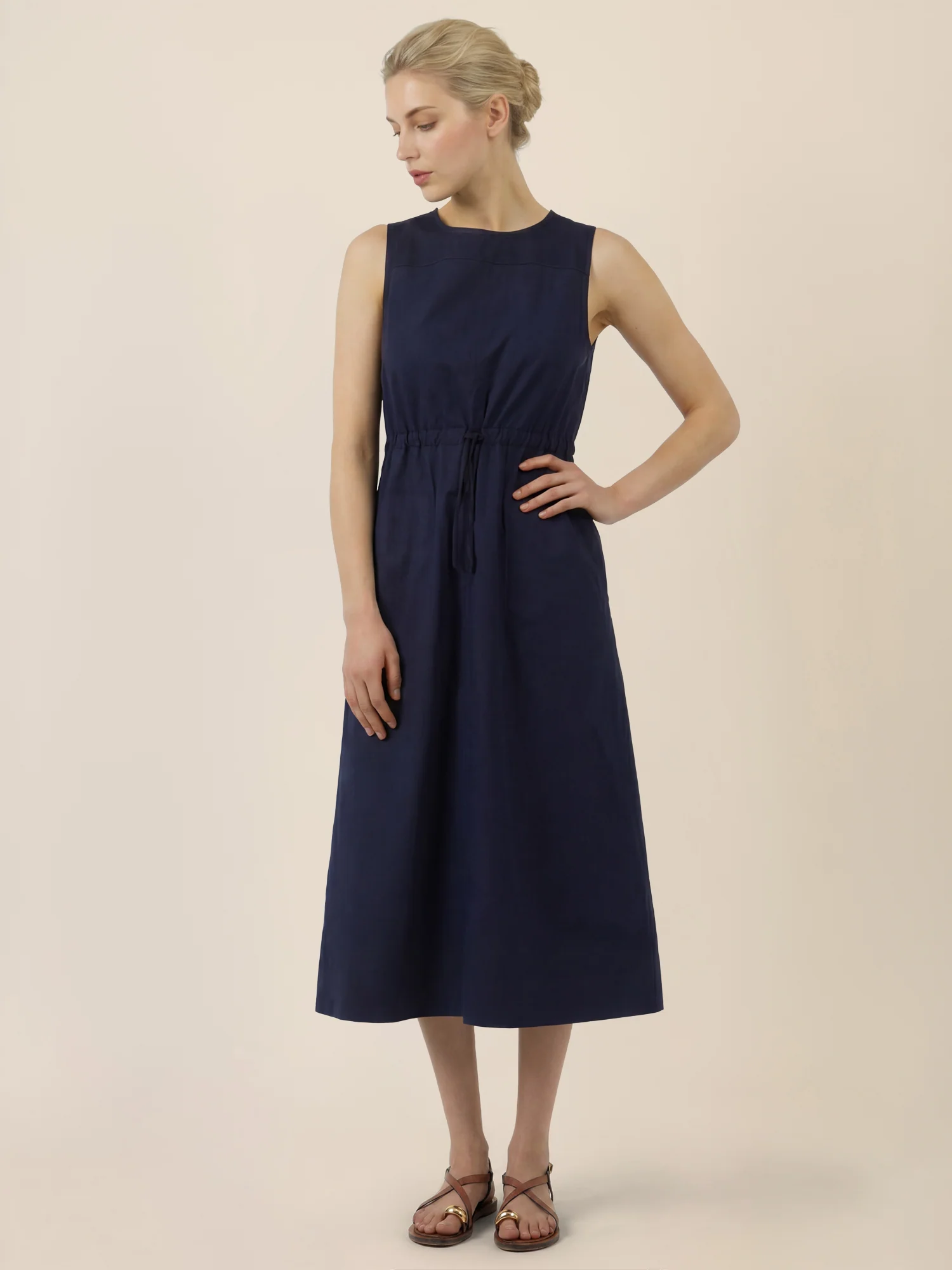 APART Ärmelloses Kleid mit Kordelzug-Taille | nachtblau - Image 5