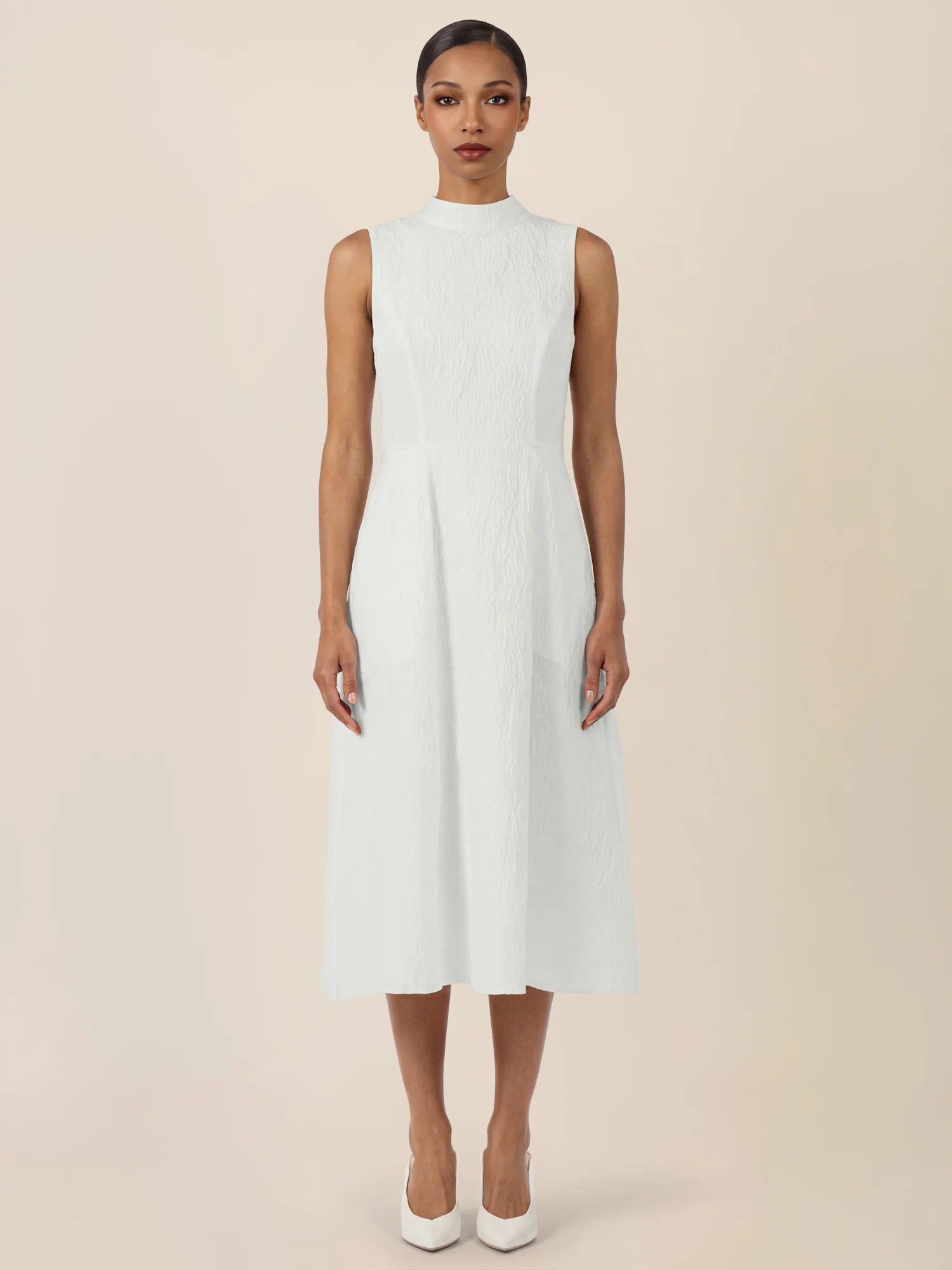 APART Ärmelloses Kleid mit Strukturmuster | creme
