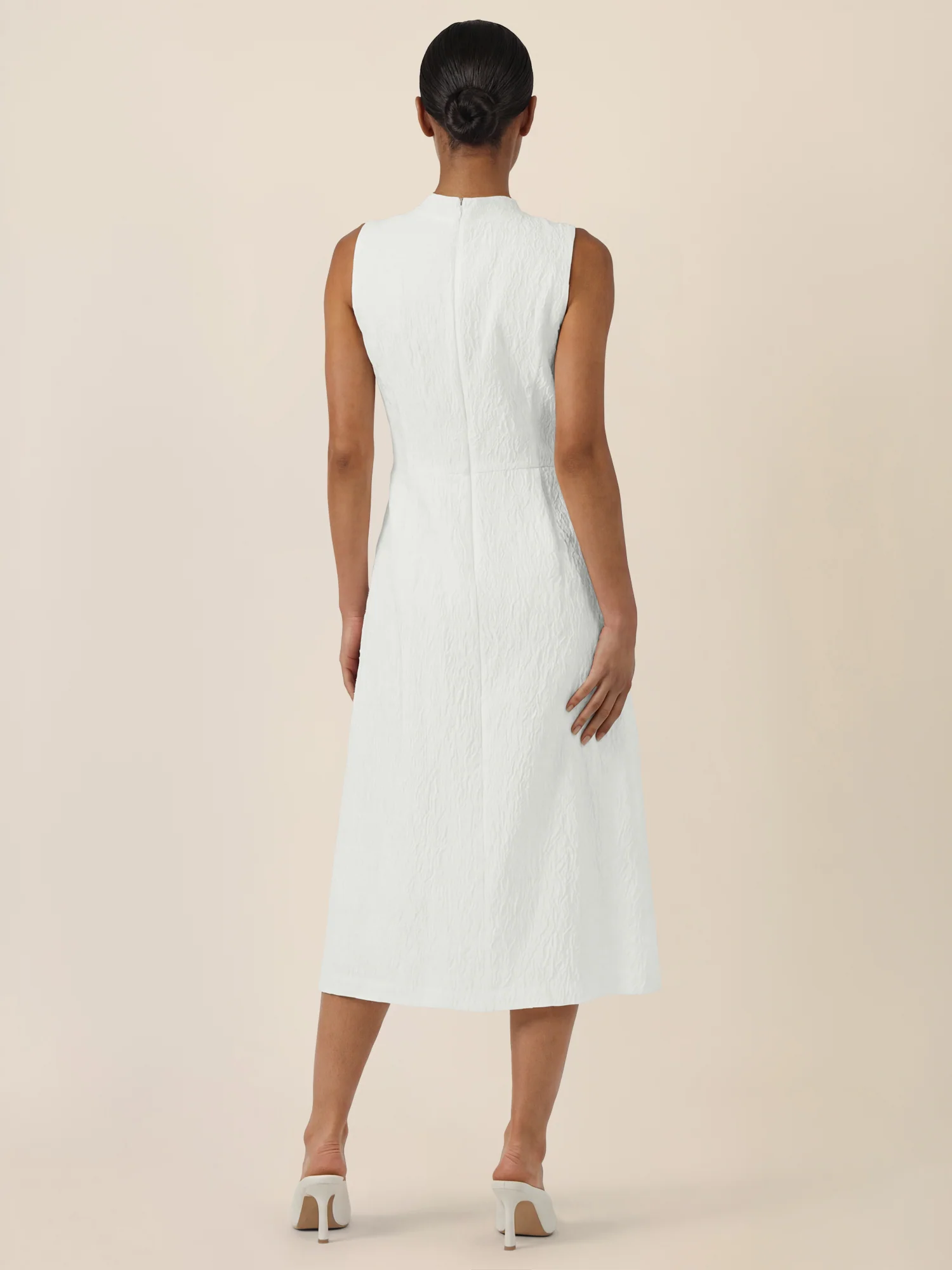 APART Ärmelloses Kleid mit Strukturmuster | creme - Image 2