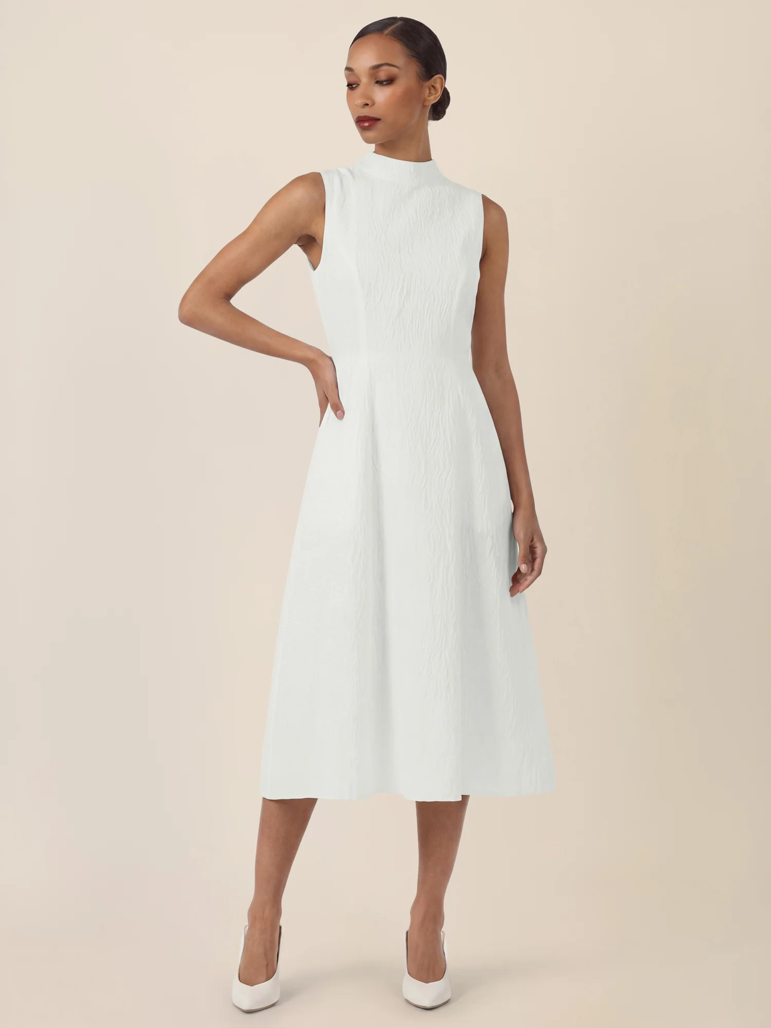 APART Ärmelloses Kleid mit Strukturmuster | creme - Image 5