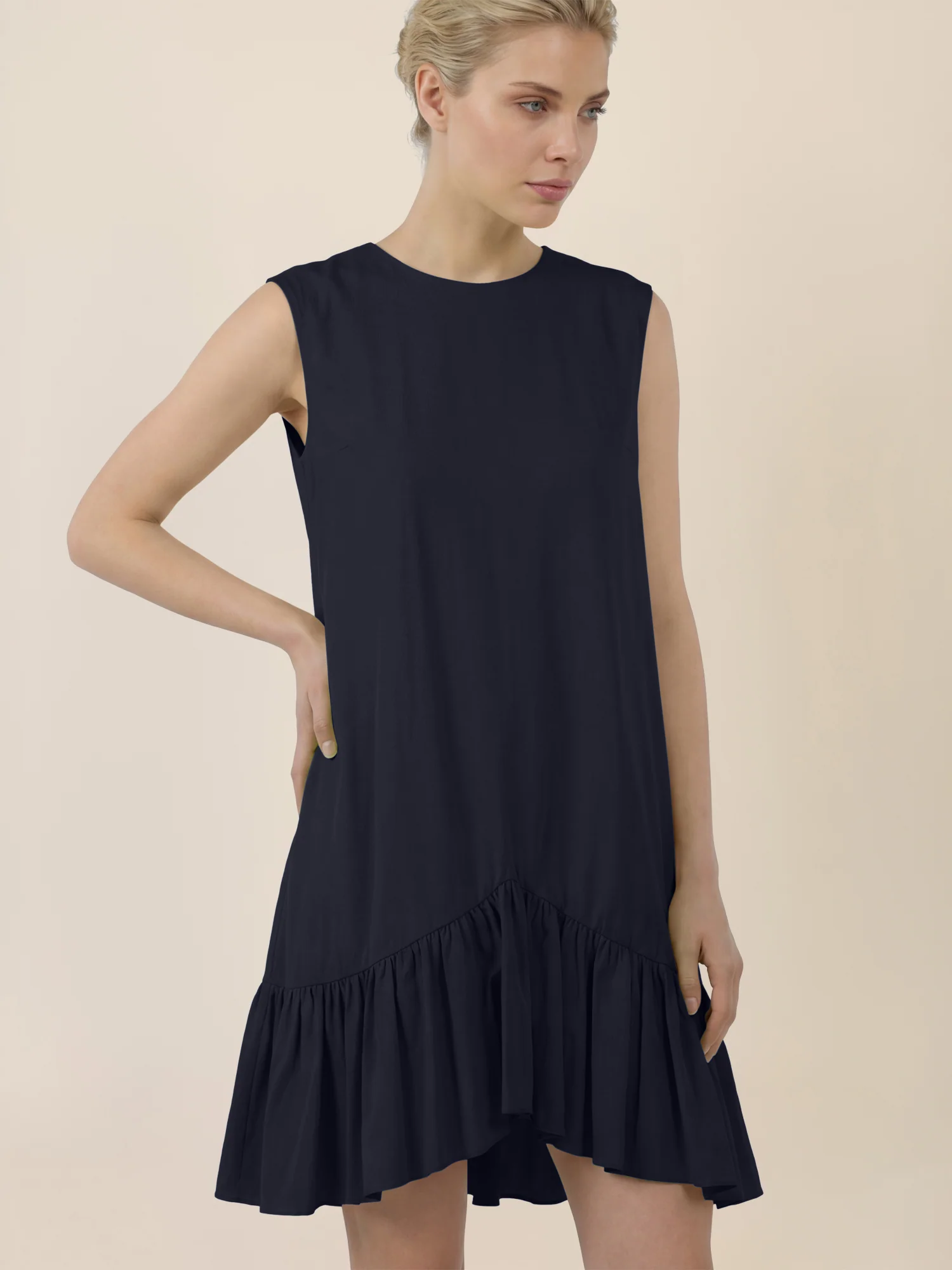 APART Ärmelloses Kleid mit Volant und asymmetrischem Saum | nachtblau - Image 4