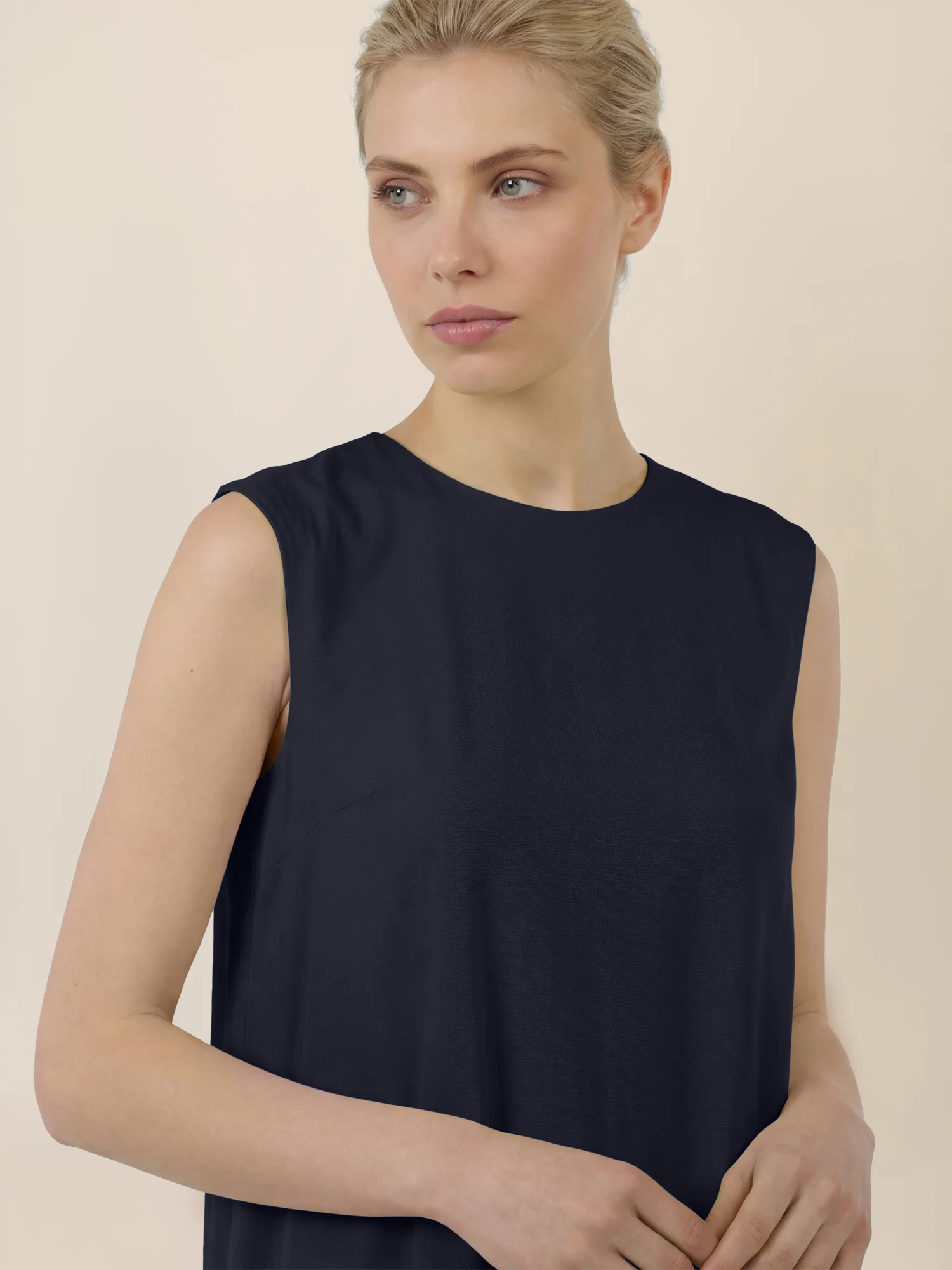 APART Ärmelloses Kleid mit Volant und asymmetrischem Saum | nachtblau - Image 5