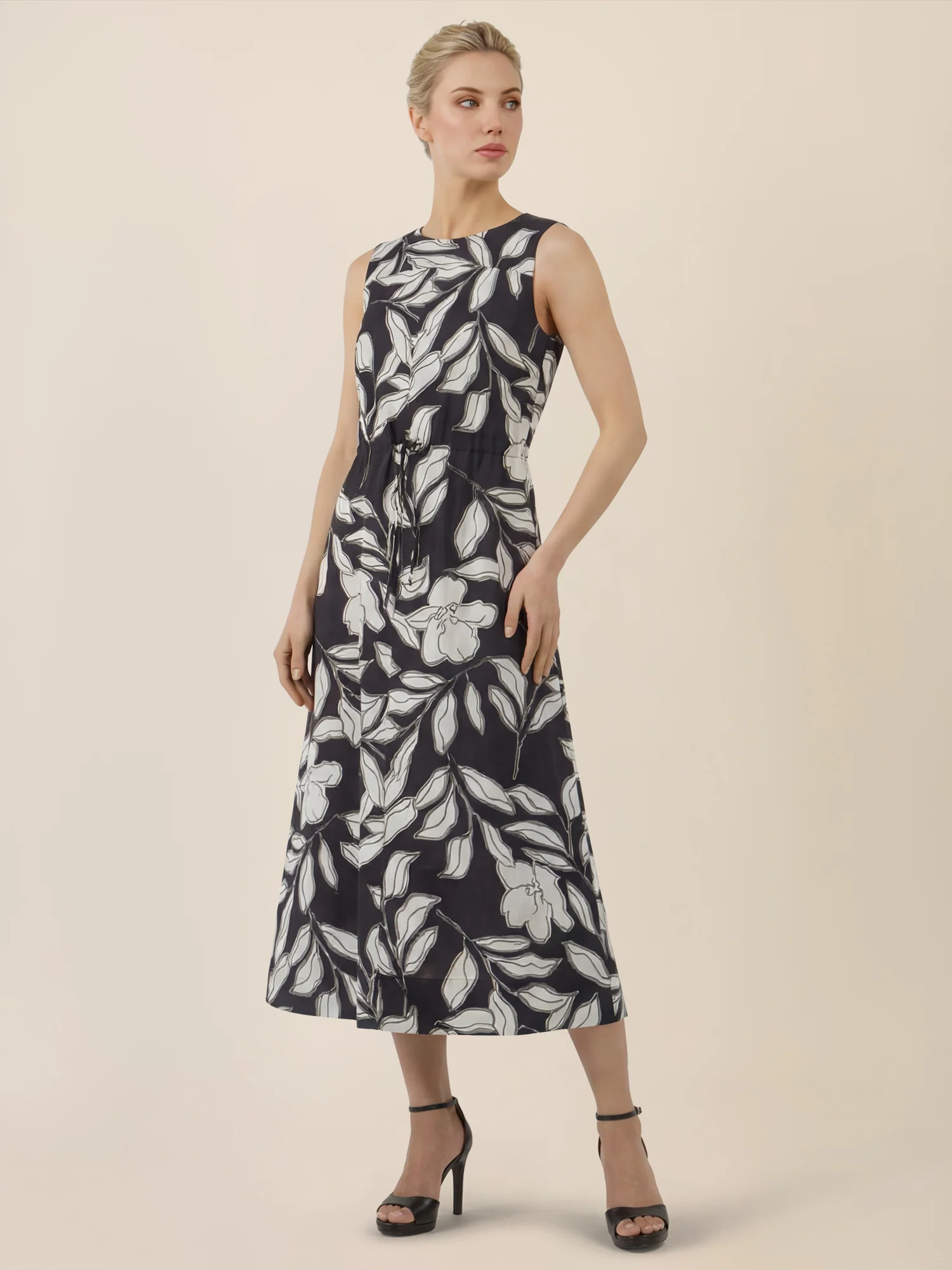 APART Ärmelloses Midikleid mit floralem Grafikprint | schwarz-creme - Image 5