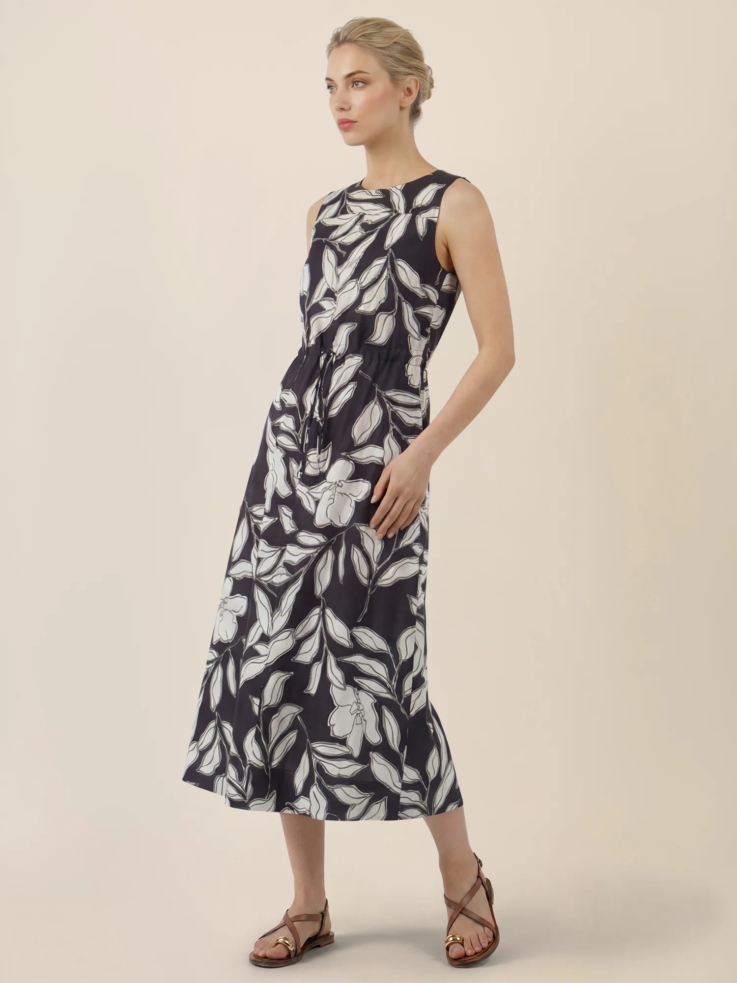 APART Ärmelloses Midikleid mit floralem Grafikprint | schwarz-creme - Image 6