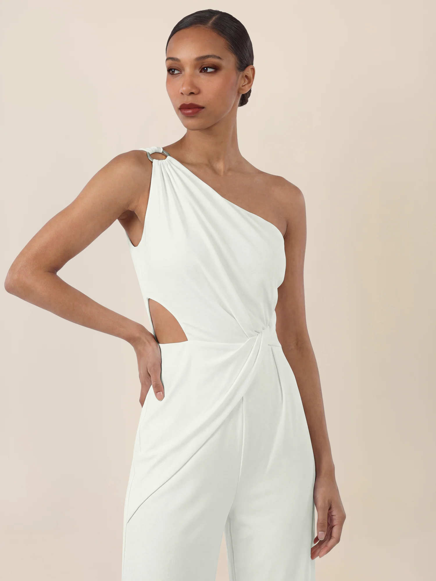 APART Asymmetrischer Abendoverall mit Drapierung | cream - Image 4