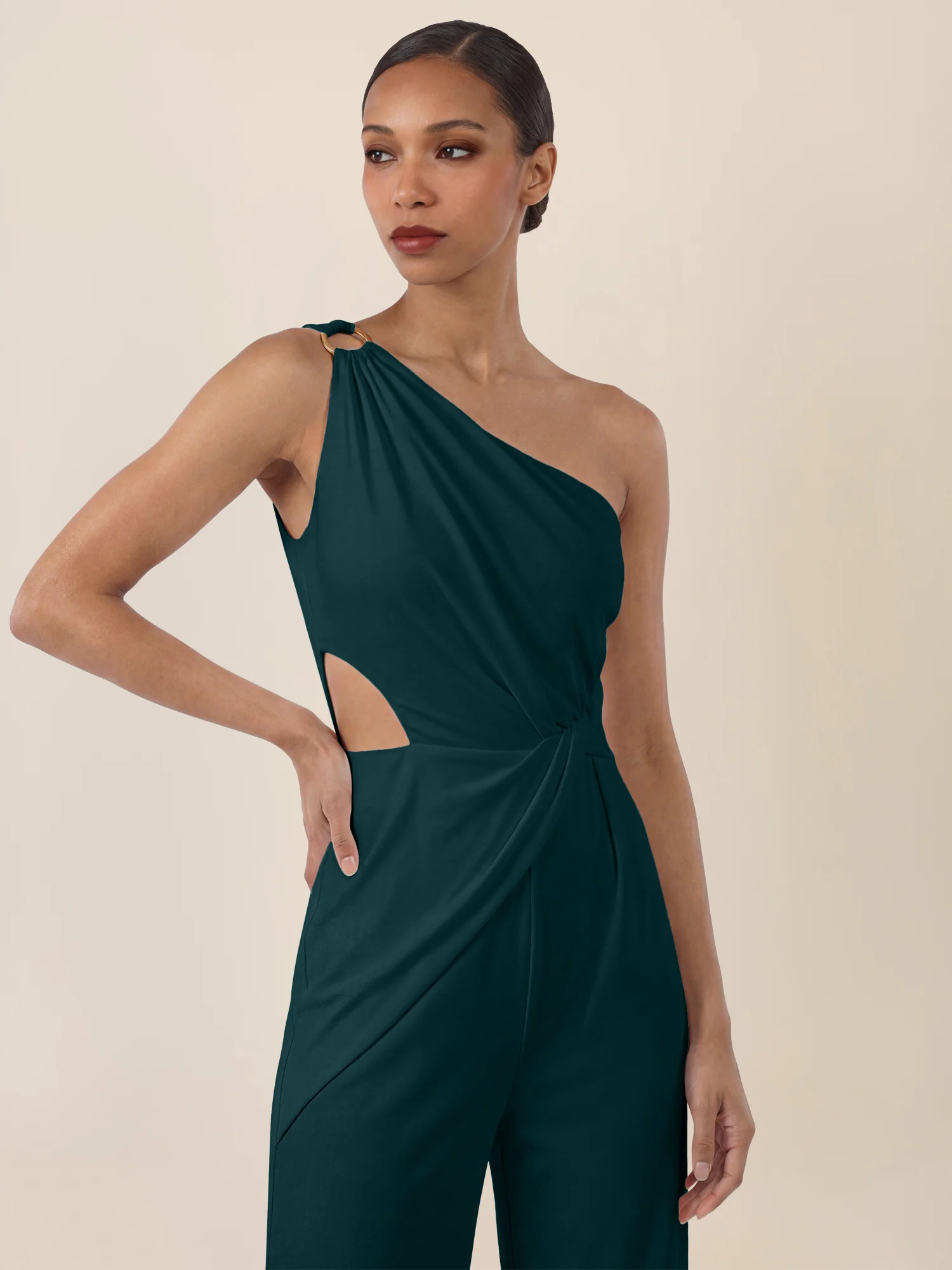 APART Asymmetrischer Abendoverall mit Drapierung | emerald - Image 4