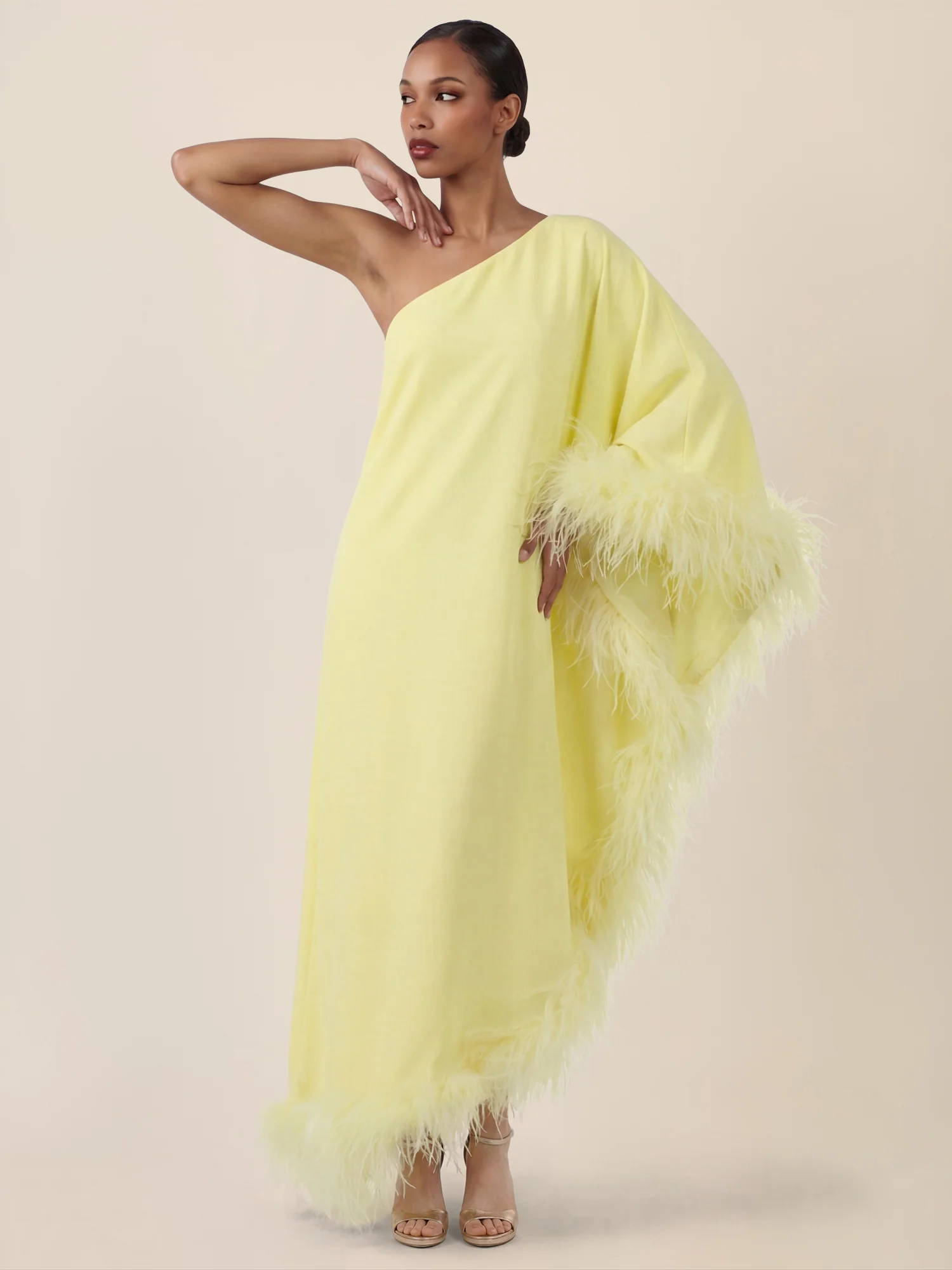 APART Asymmetrisches Abendkleid mit Federn | vanille - Image 5