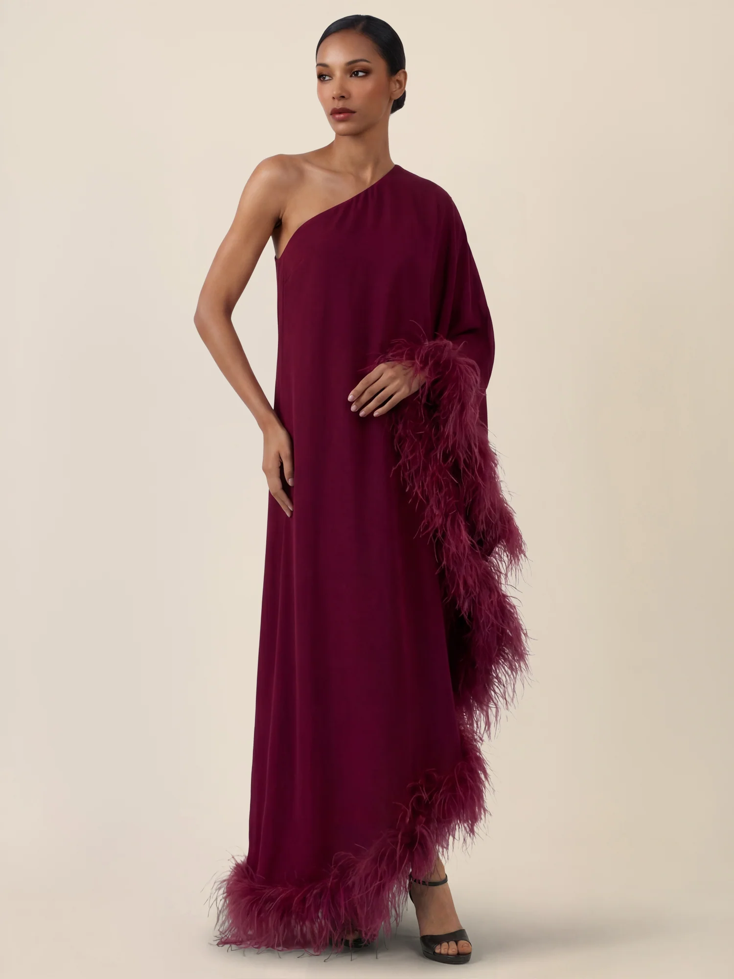APART Asymmetrisches Abendkleid mit Federn | weinrot - Image 5