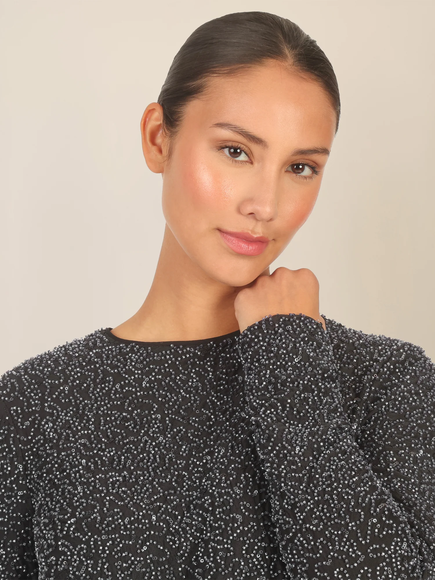 APART Bestickte Bluse mit Pailetten | schwarz-nachtblau - Image 5