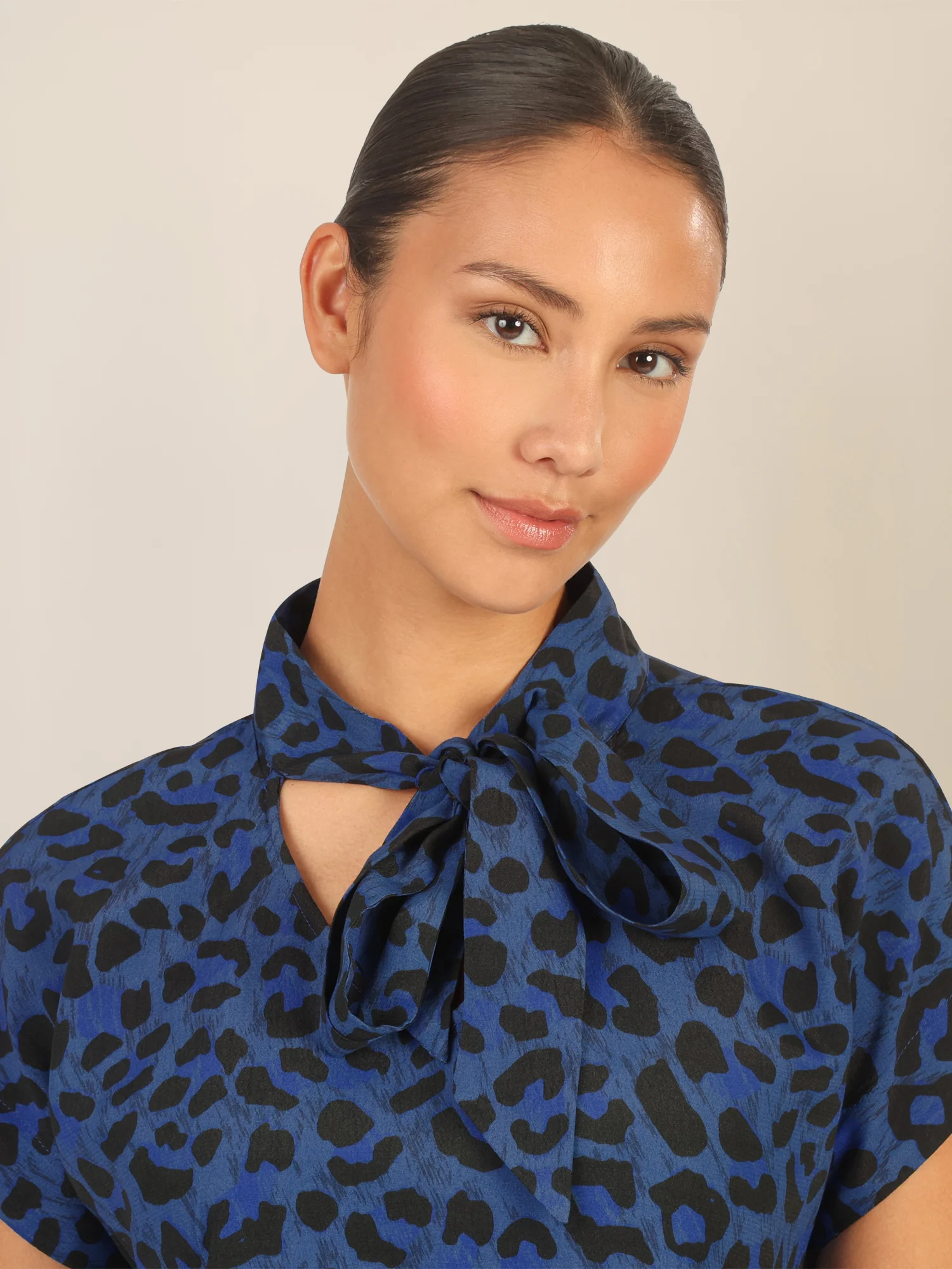 APART Bluse mit Schleifendetail und Animal-Print | mittelblau-multicolor - Image 5