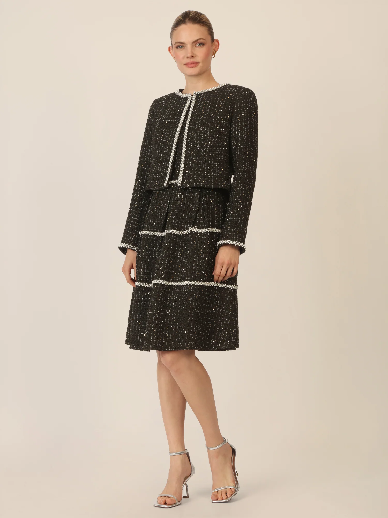 APART Bouclé Bolero mit goldfarbenen Pailletten und Glanzgarn | schwarz - Image 2