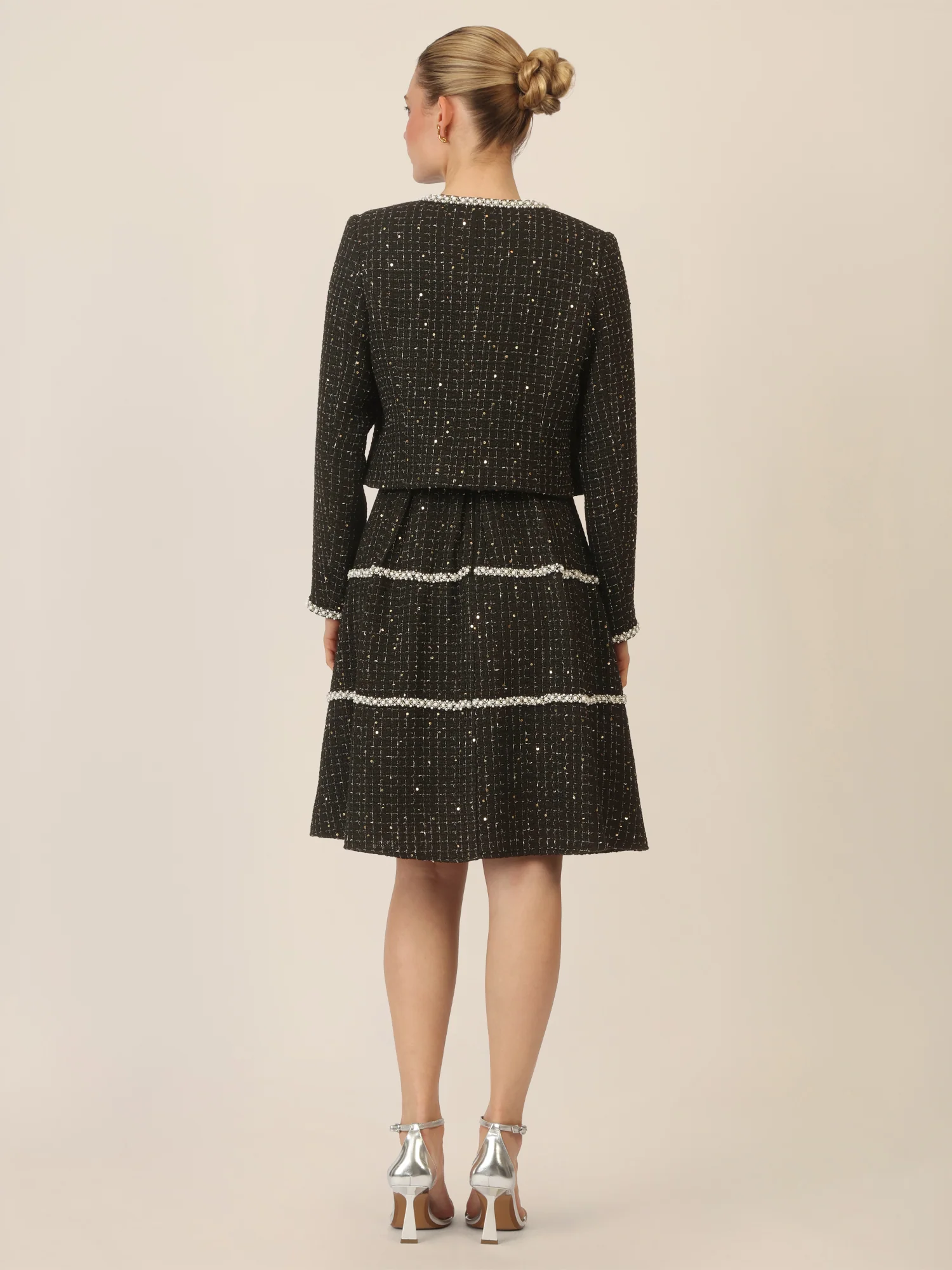 APART Bouclé Bolero mit goldfarbenen Pailletten und Glanzgarn | schwarz - Image 3