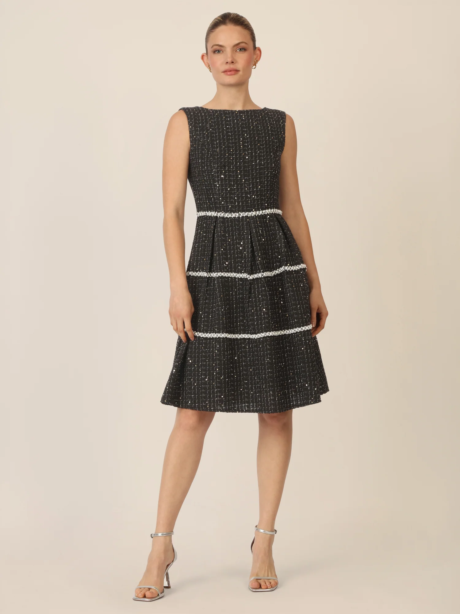 APART Bouclé Kleid mit kleinen, eingewebten, goldfarbenen Pailletten | schwarz