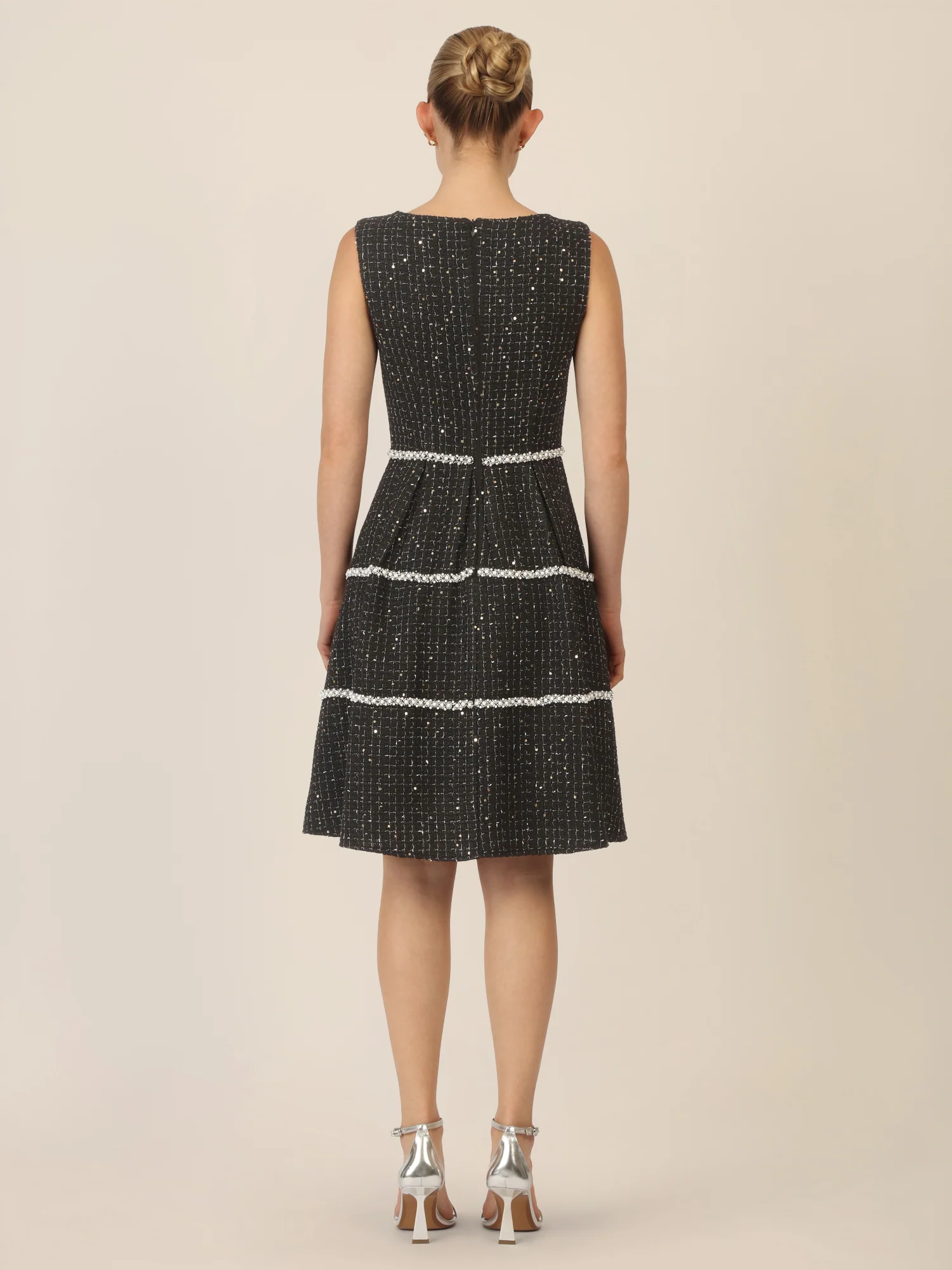 APART Bouclé Kleid mit kleinen, eingewebten, goldfarbenen Pailletten | schwarz - Image 2