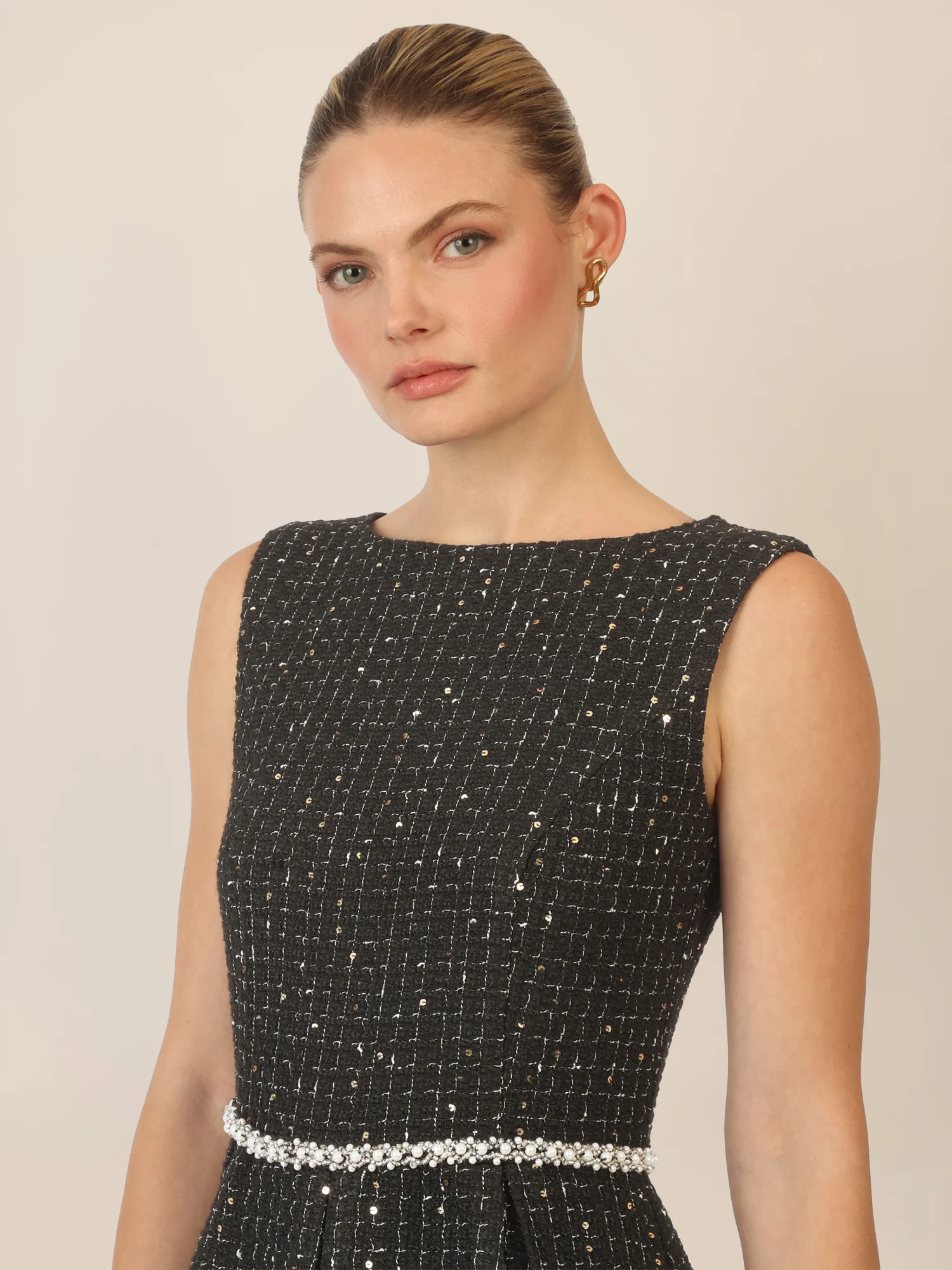 APART Bouclé Kleid mit kleinen, eingewebten, goldfarbenen Pailletten | schwarz - Image 4