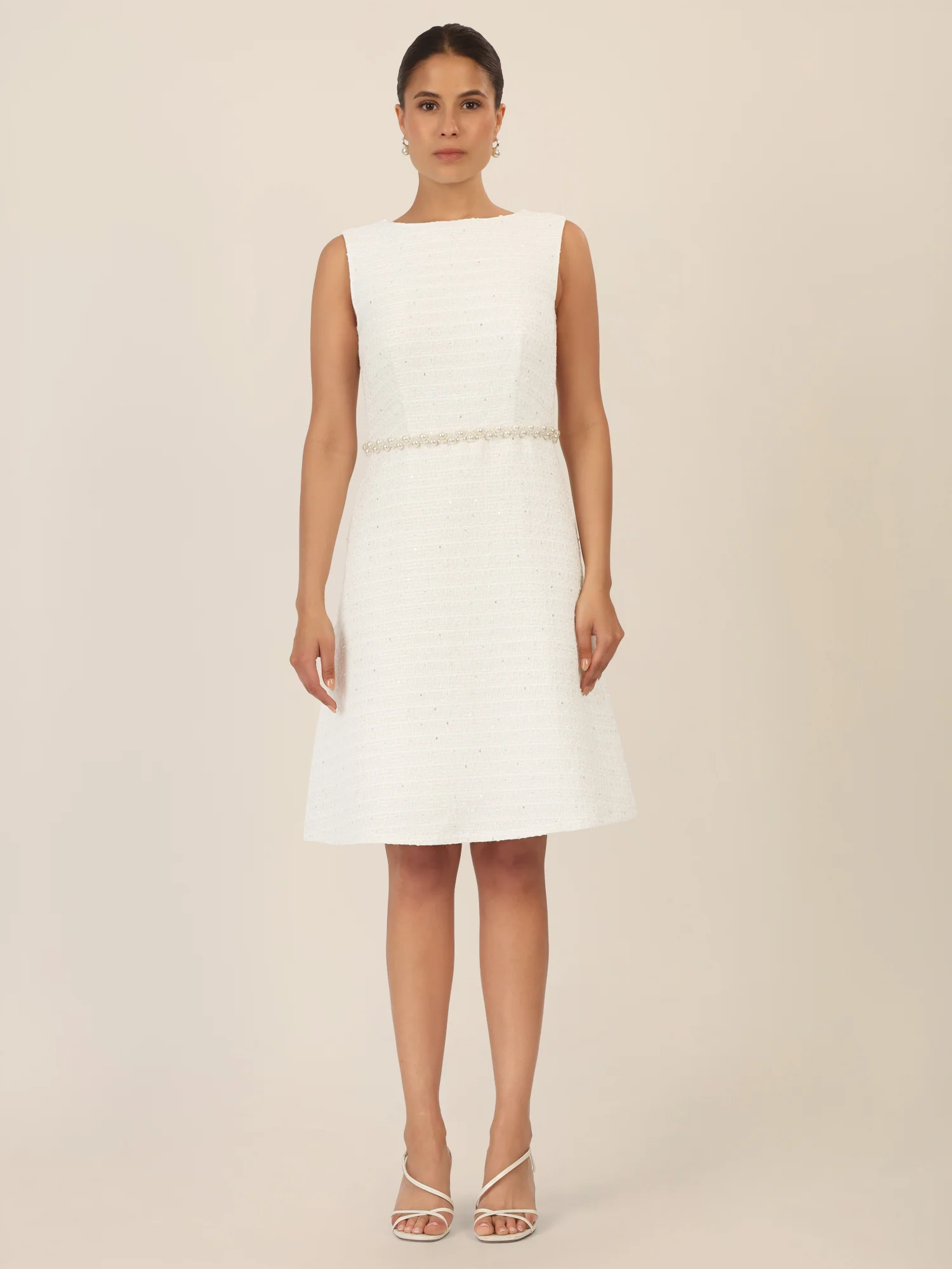 APART Bouclékleid aus Strukturstoff mit Perlengürtel | creme - Image 6