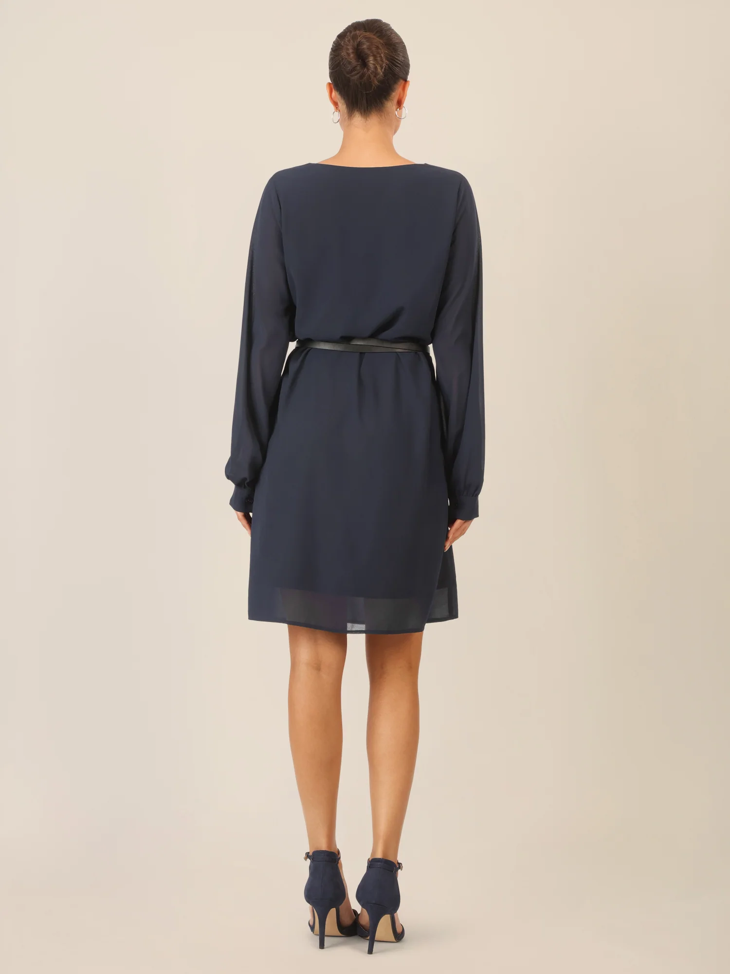 APART Chiffonkleid mit Gürtel und V-Ausschnitt | nachtblau - Image 2