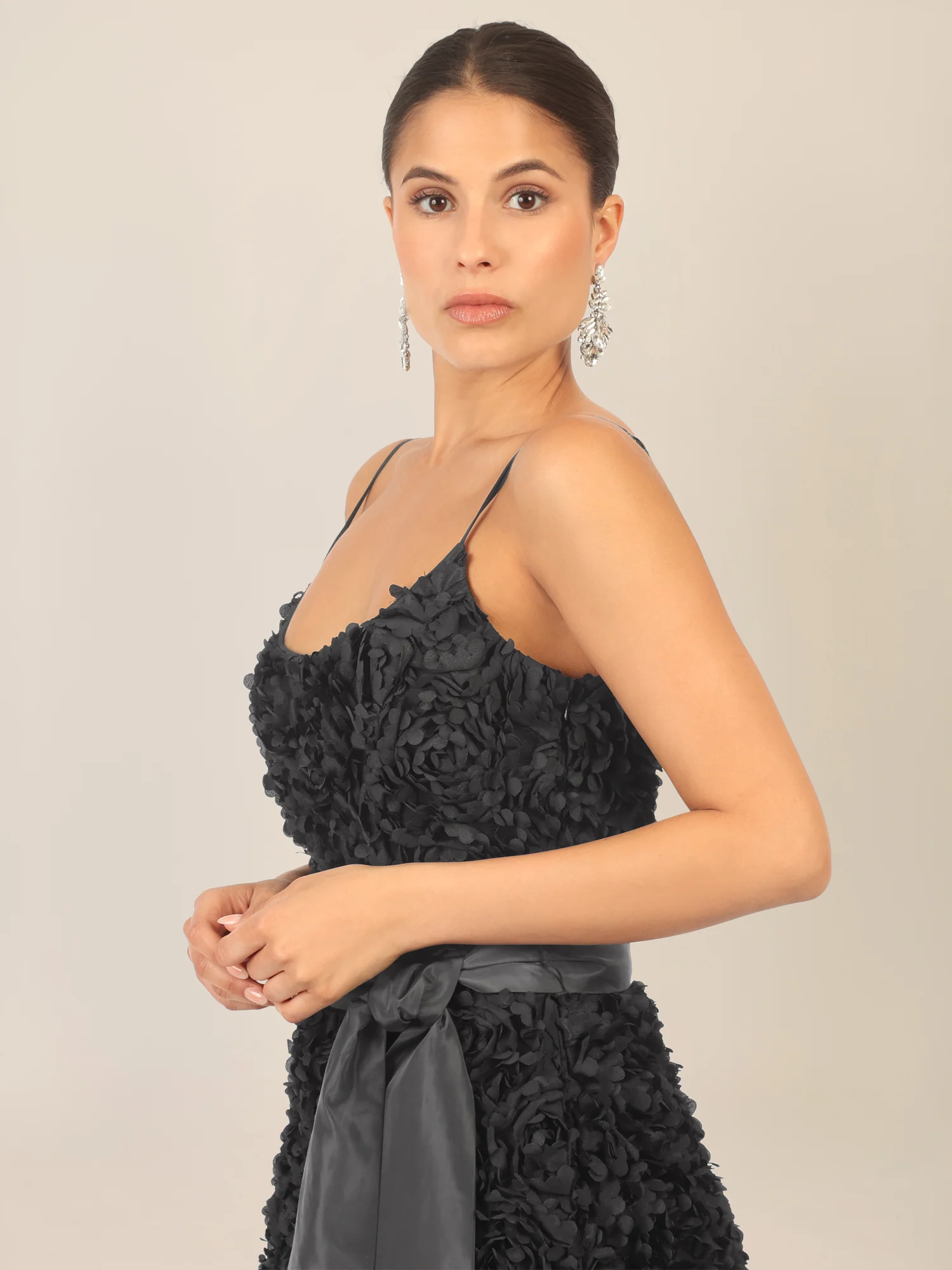 APART Cocktailkleid mit allover 3D-Rosenstruktur | schwarz - Image 4