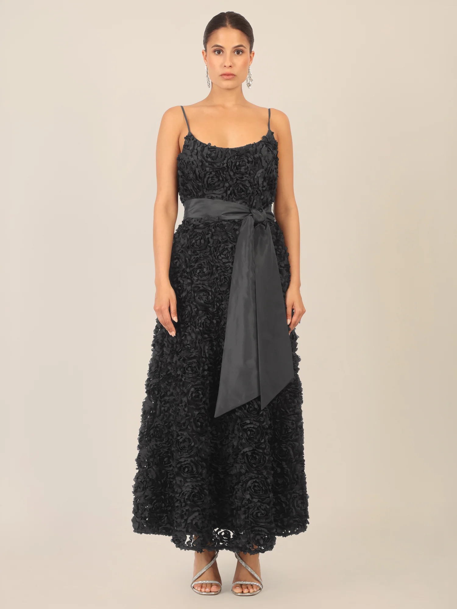 APART Cocktailkleid mit allover 3D-Rosenstruktur | schwarz - Image 5