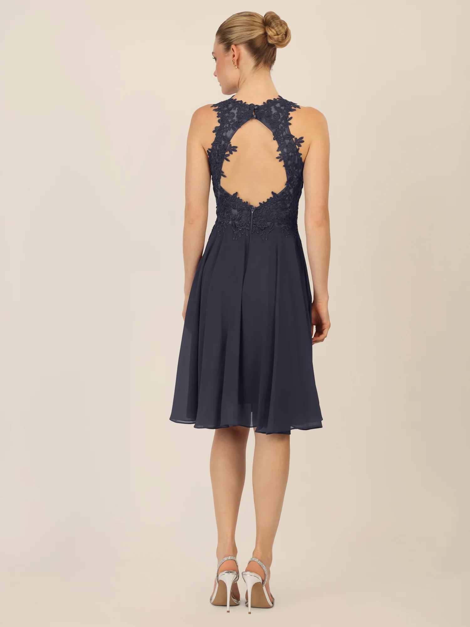 APART Cocktailkleid mit Cut-Out-Rücken | nachtblau - Image 2