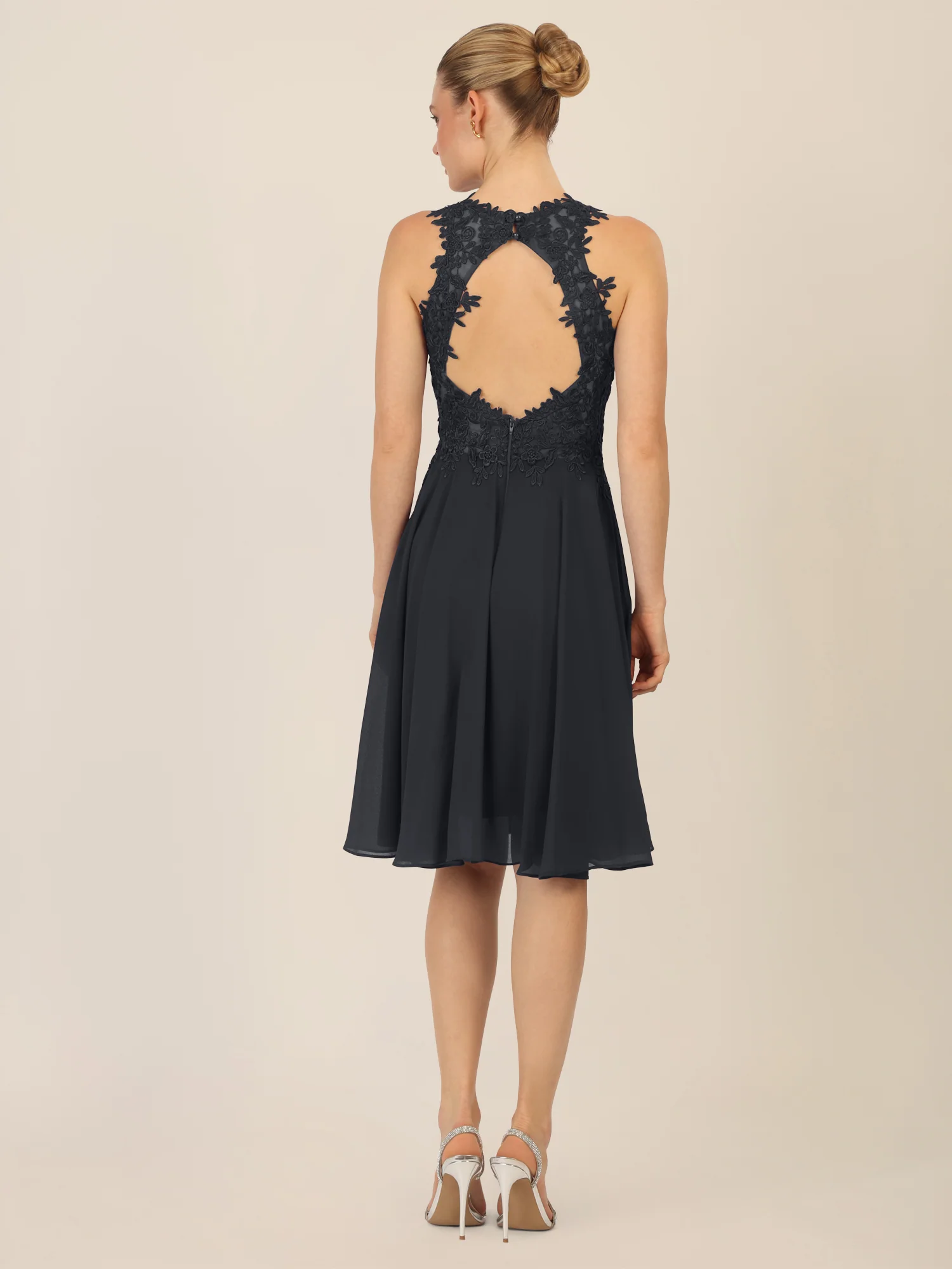 APART Cocktailkleid mit Cut-Out-Rücken | schwarz - Image 2