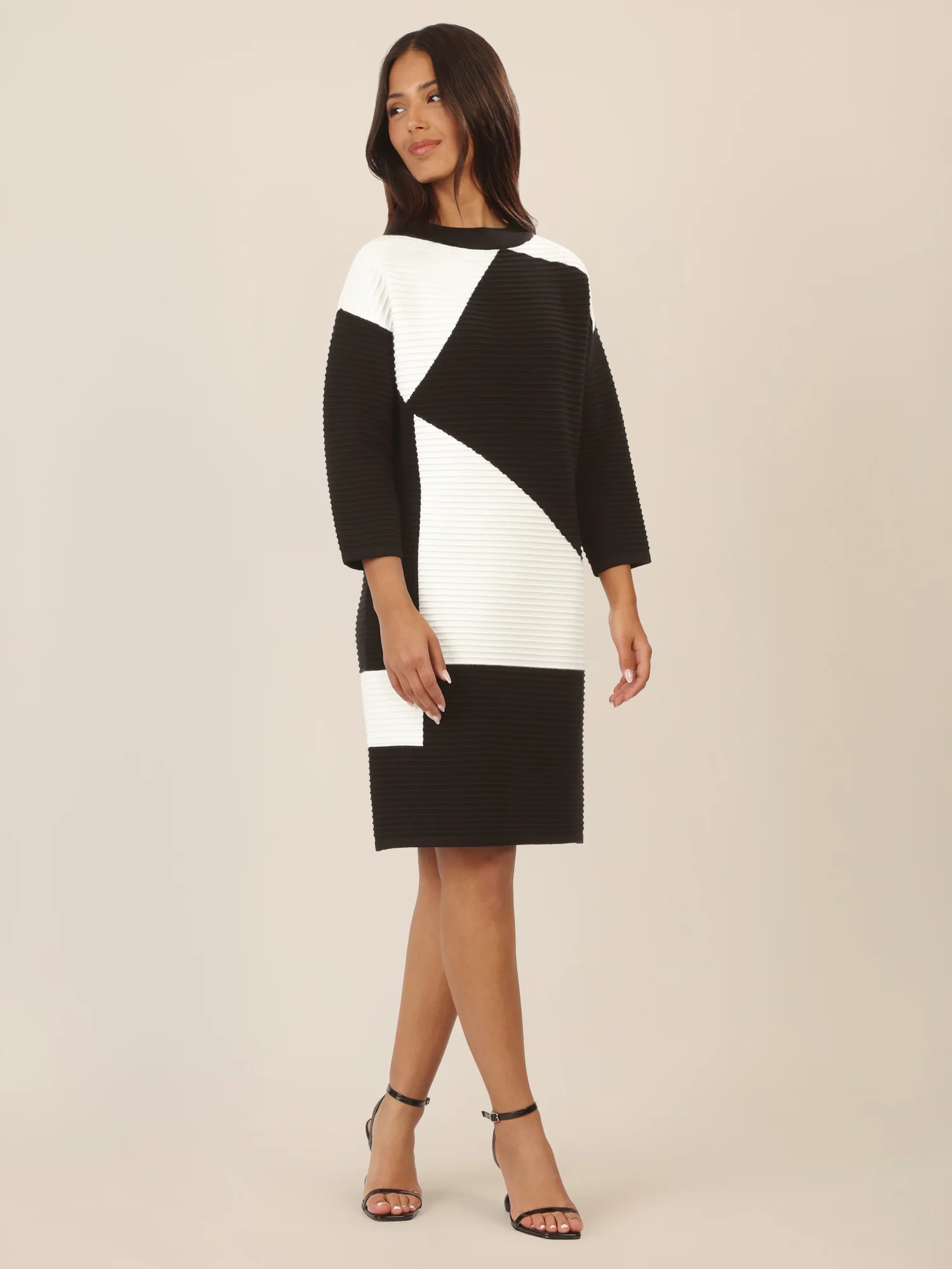 APART Colorblocking Strickkleid mit grafischem Strukturmuster | schwarz-creme - Image 6