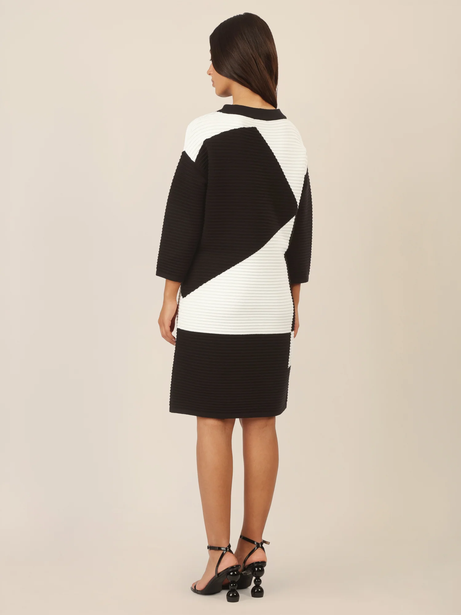APART Colorblocking Strickkleid mit grafischem Strukturmuster | schwarz-creme - Image 7
