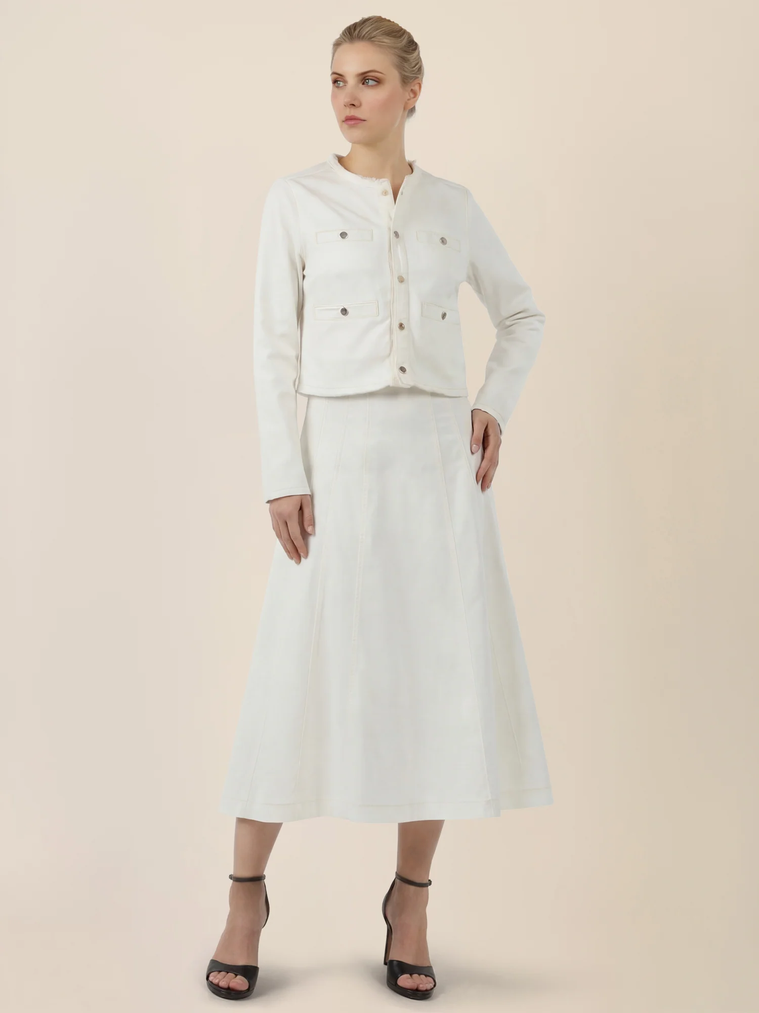 APART Cropped Jeansjacke mit Fransensaum | creme - Image 6