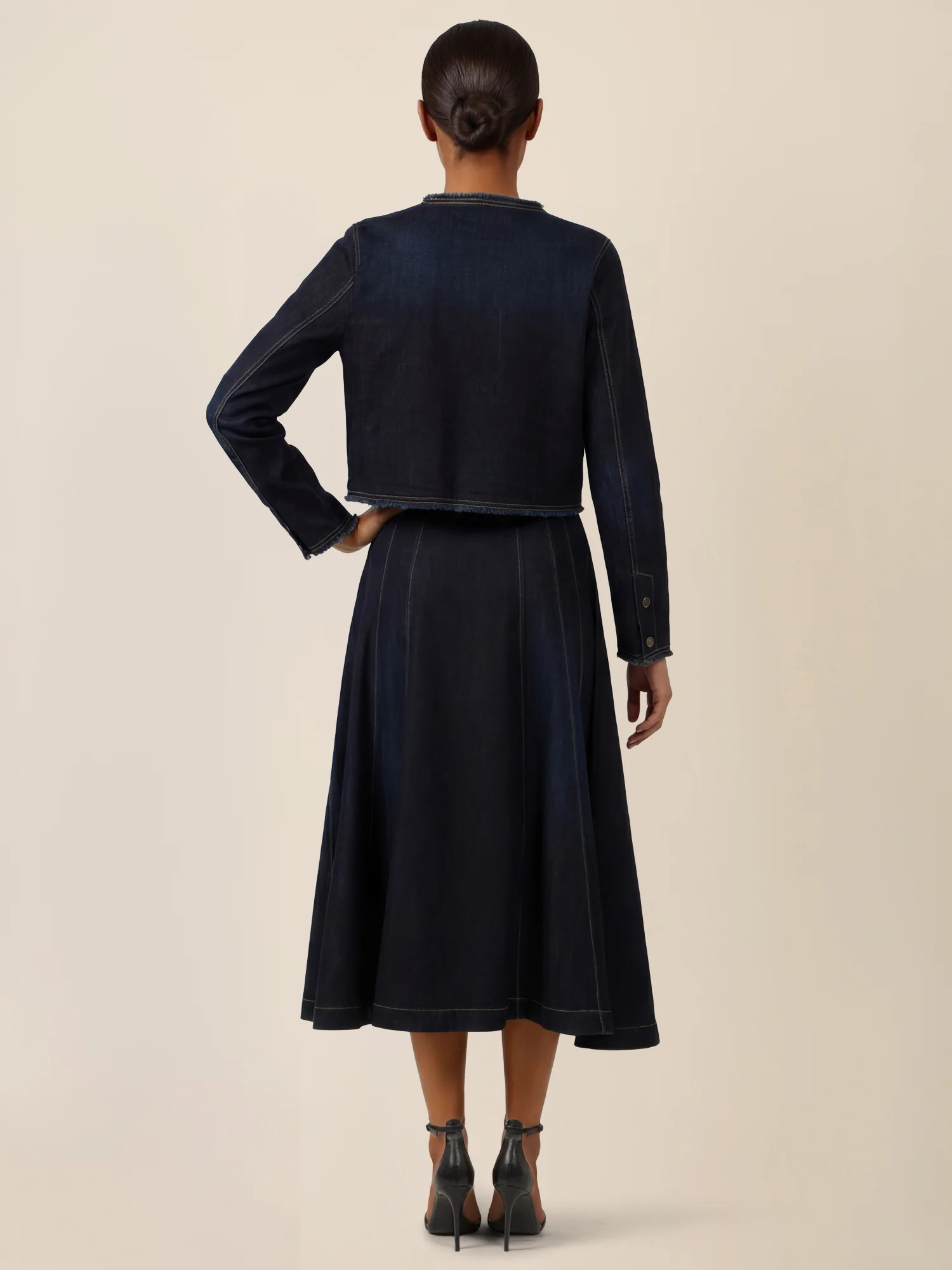 APART Cropped Jeansjacke mit Fransensaum | dunkelblau - Image 3