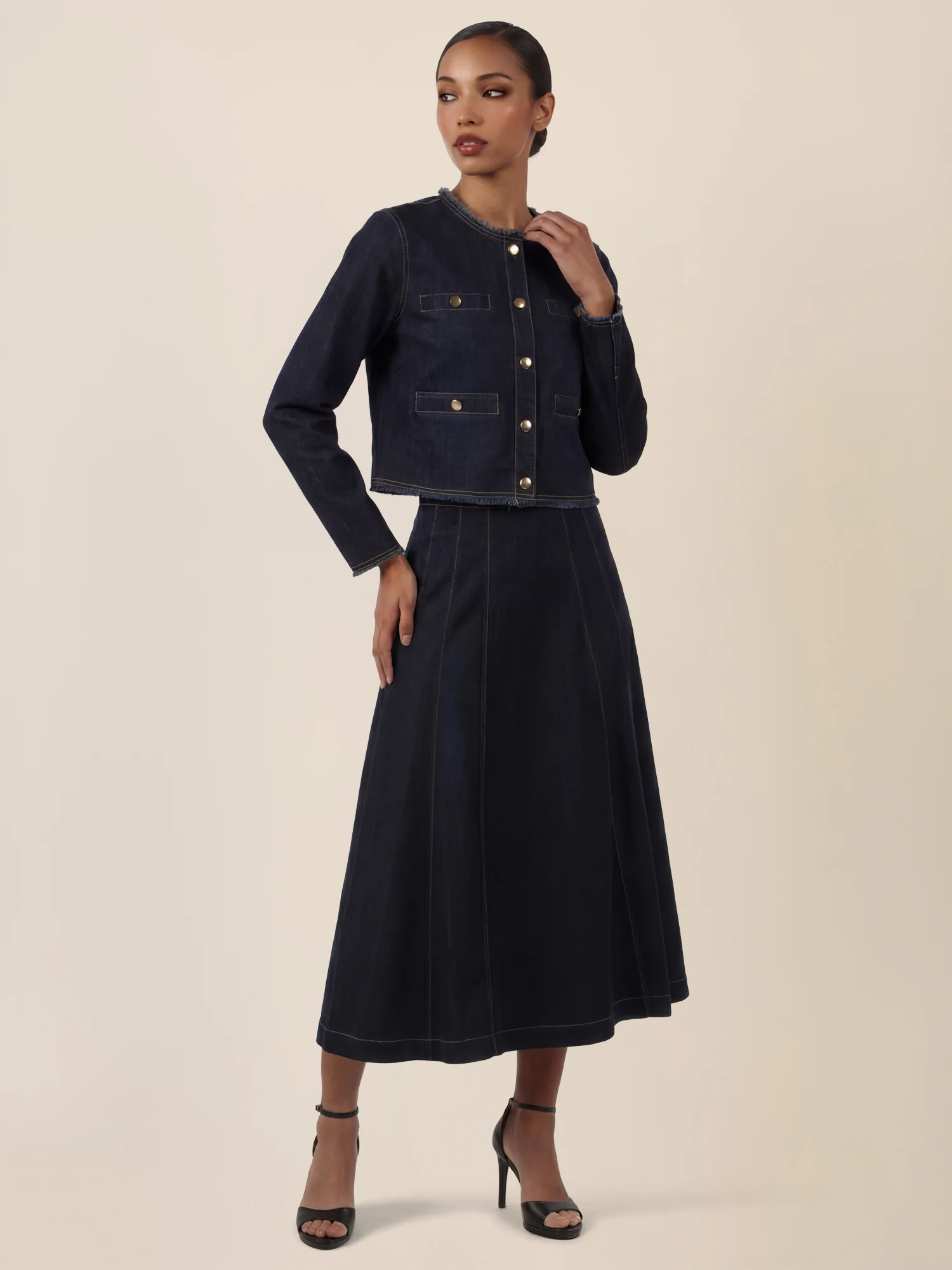APART Cropped Jeansjacke mit Fransensaum | dunkelblau - Image 6