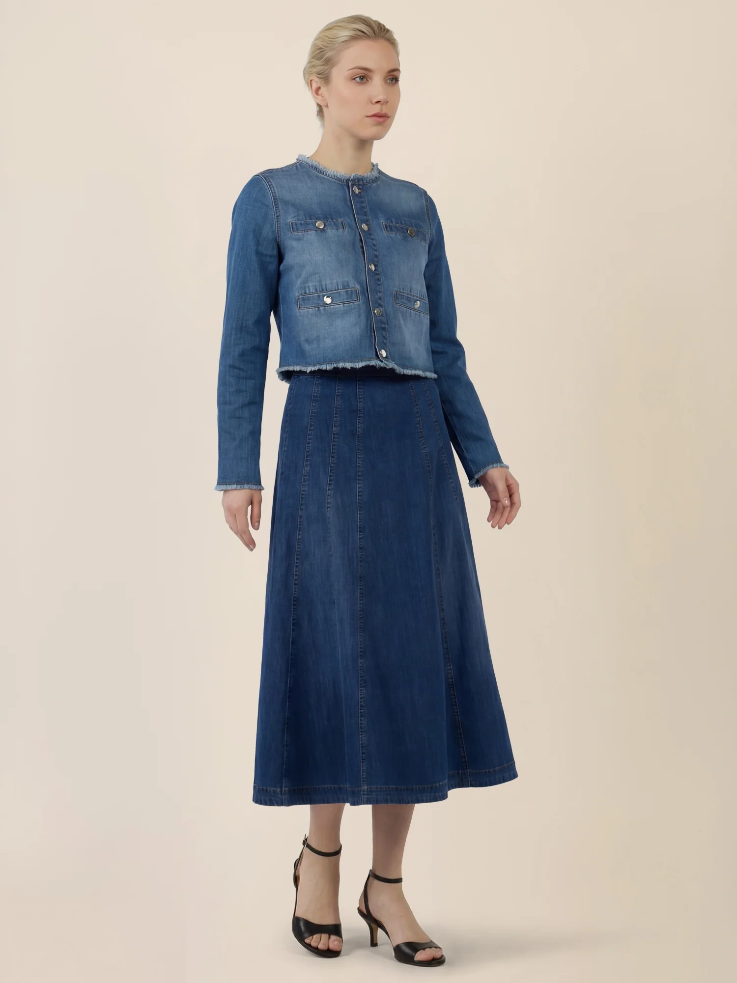 APART Cropped Jeansjacke mit Fransensaum | hellblau - Image 6